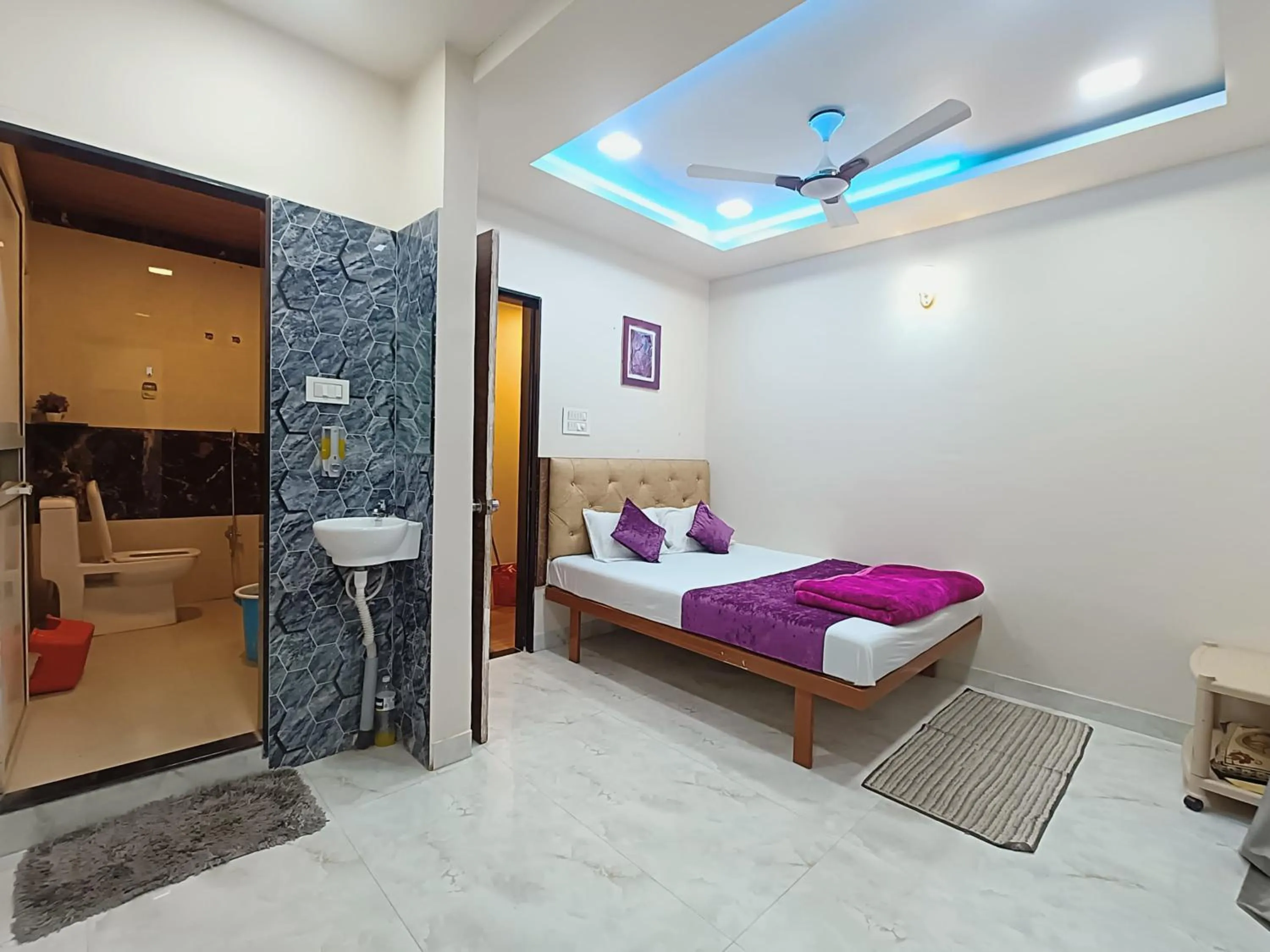 Photo of the whole room, Bed in Sunrise Villa