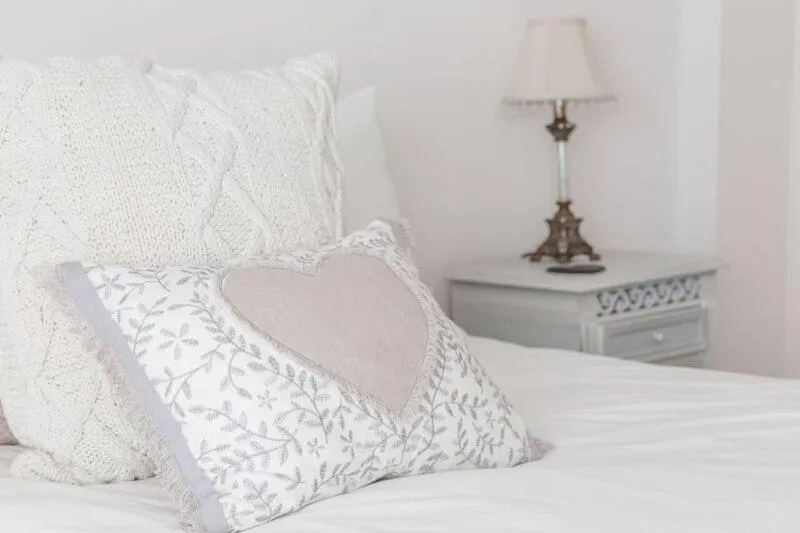 Decorative detail, Bed in The Crown Inn