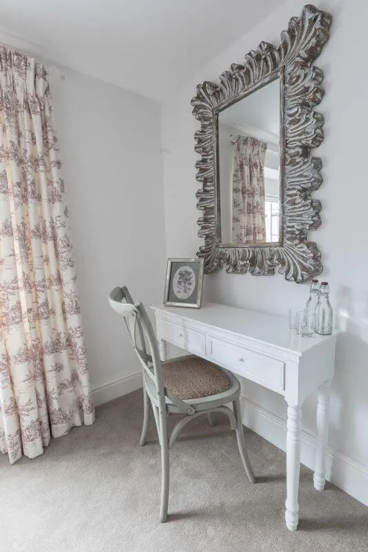 Decorative detail in The Crown Inn