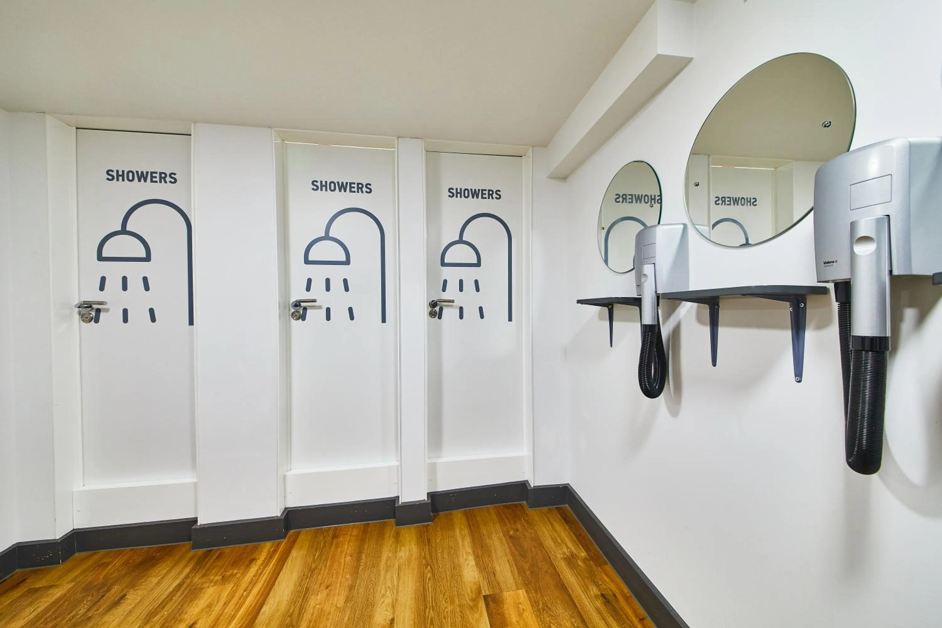 Bathroom in St Christopher's Inn London Bridge - Oasis Female Only