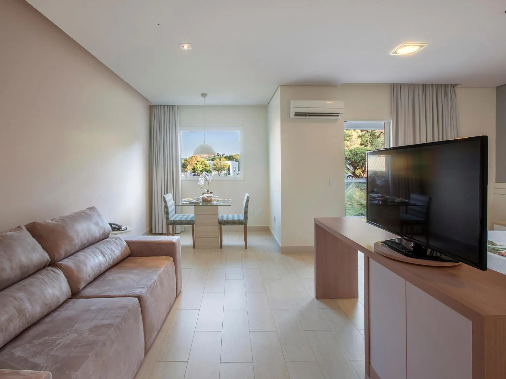 Seating area in Valinhos Plaza Hotel