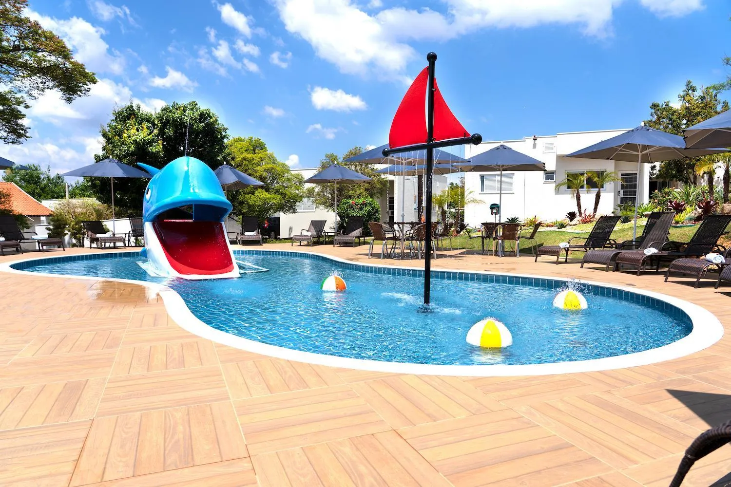 Swimming pool in Valinhos Plaza Hotel