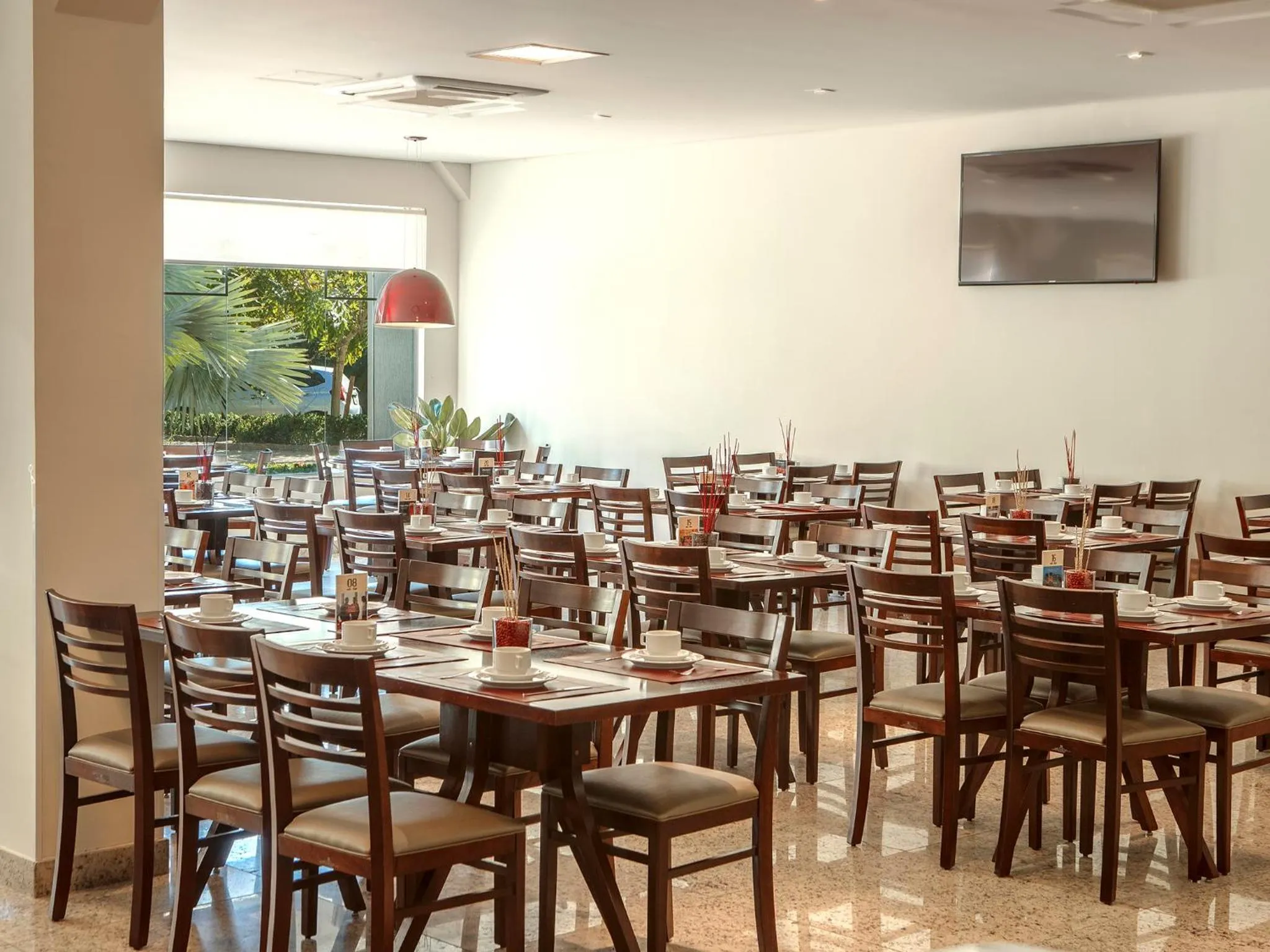 Restaurant/places to eat in Valinhos Plaza Hotel