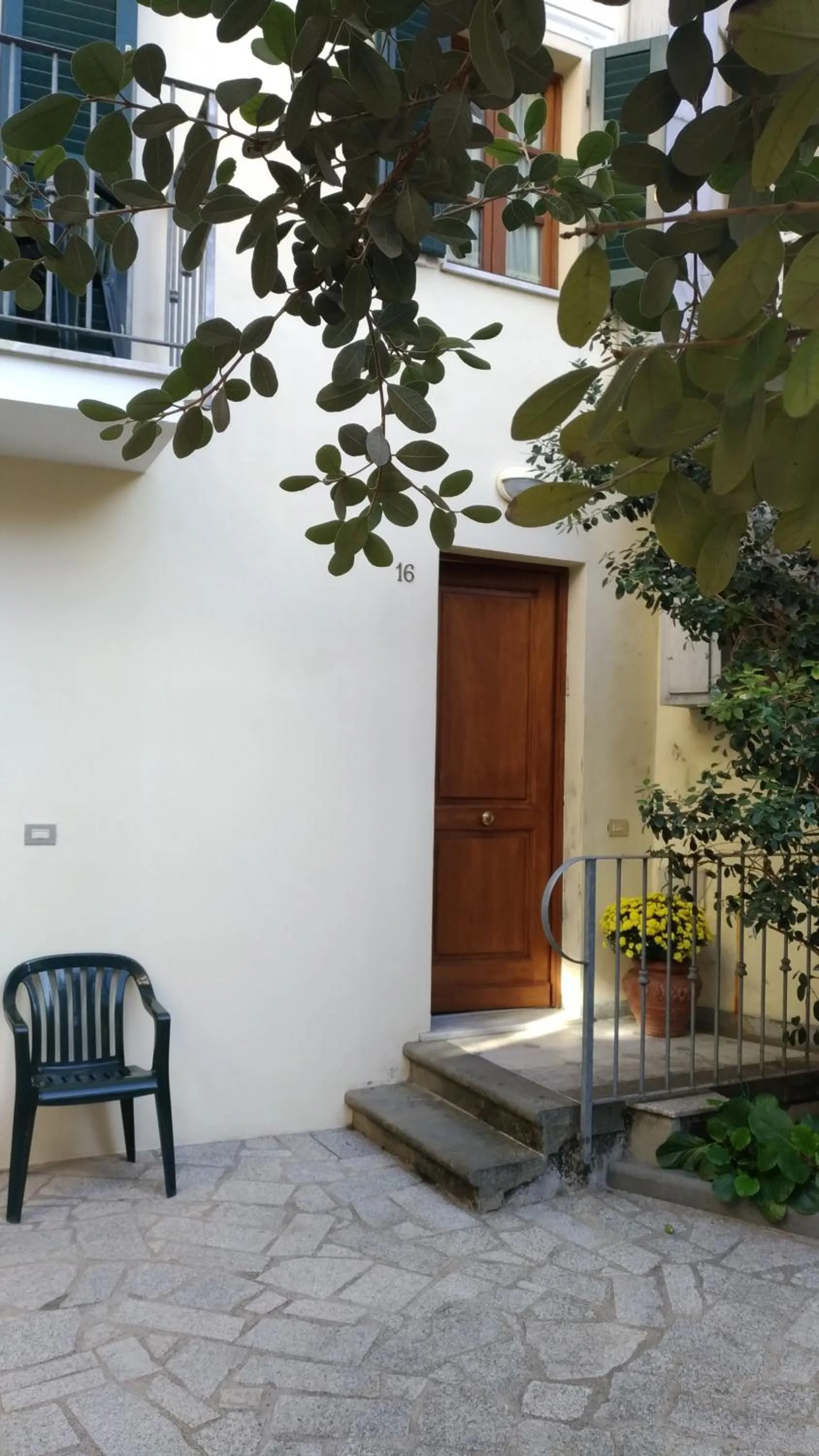 Facade/entrance in Residence Domus