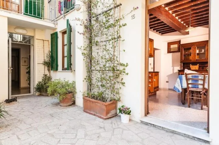 Facade/entrance in Residence Domus