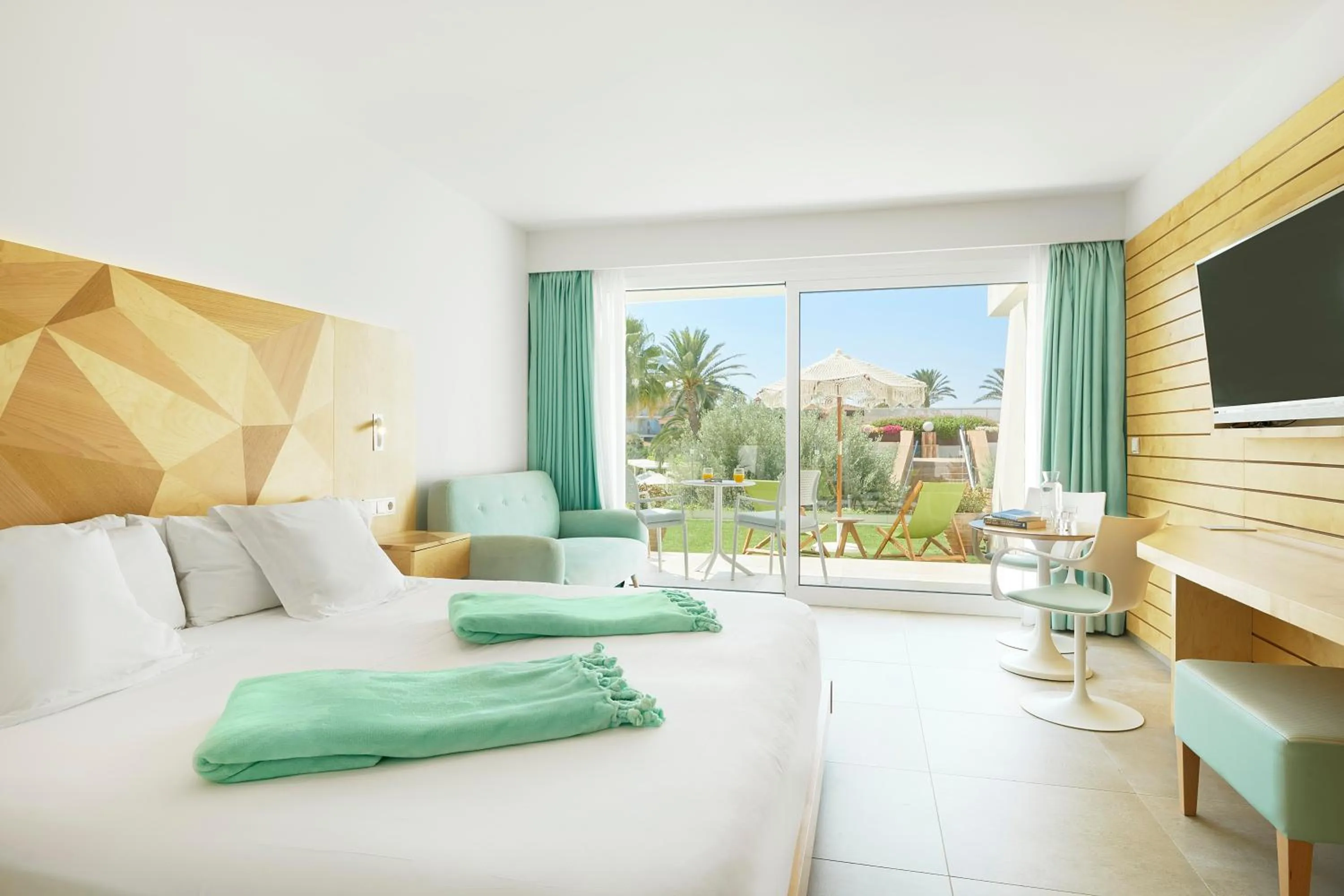 Bedroom, Bed in Iberostar Selection Playa de Palma