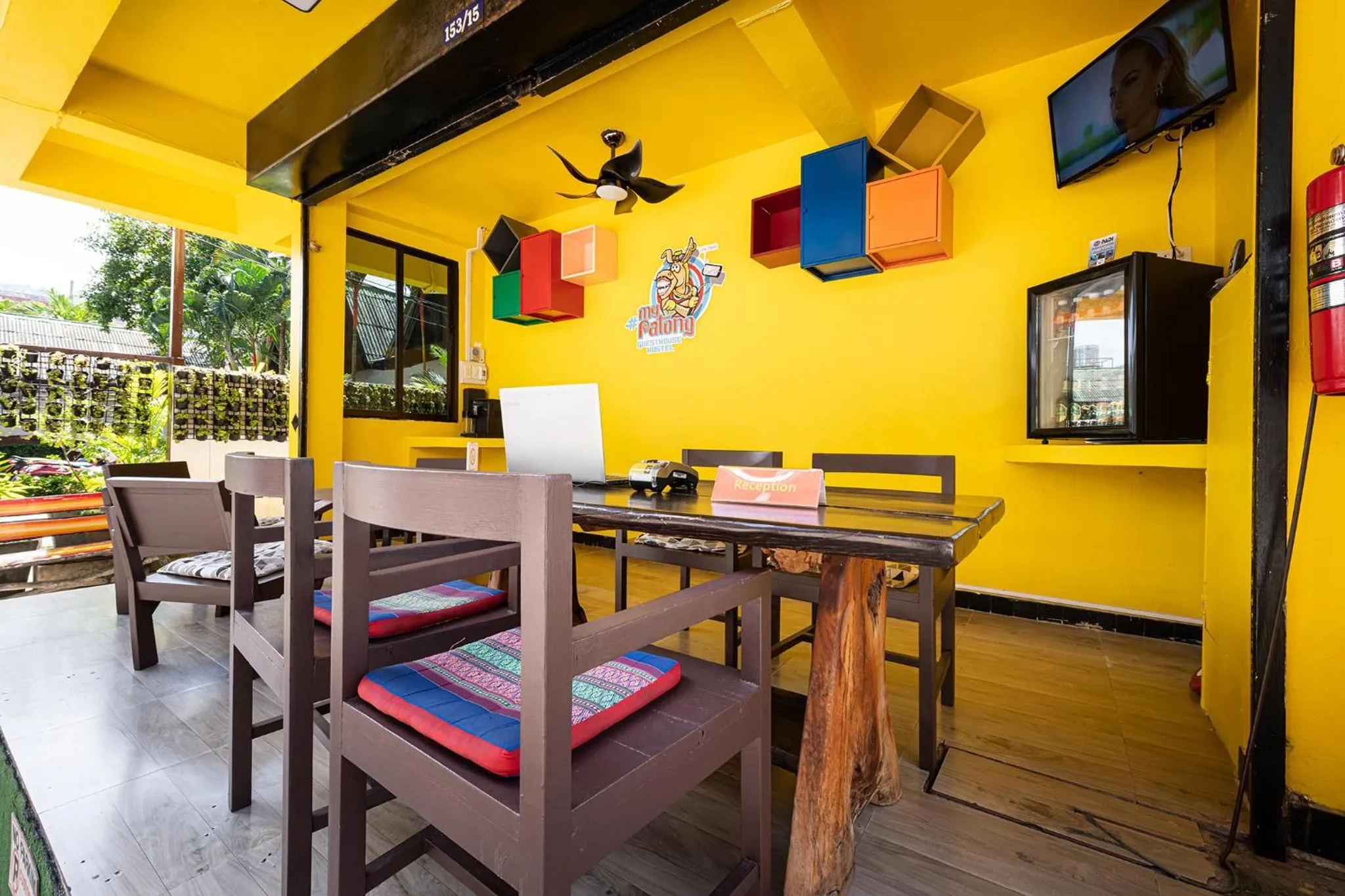 Lounge or bar in myPatong Social Hostel