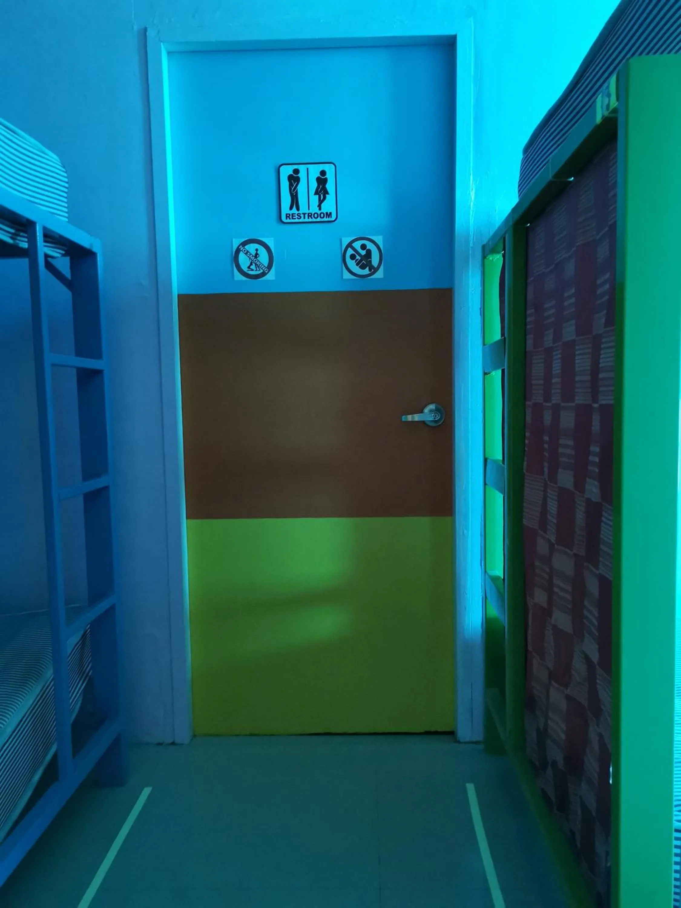 bunk bed in myPatong Social Hostel