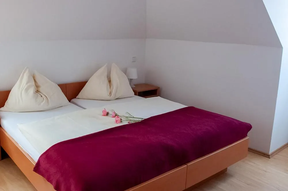 Bed in Pension Hiesel-Villa Untersbergblick