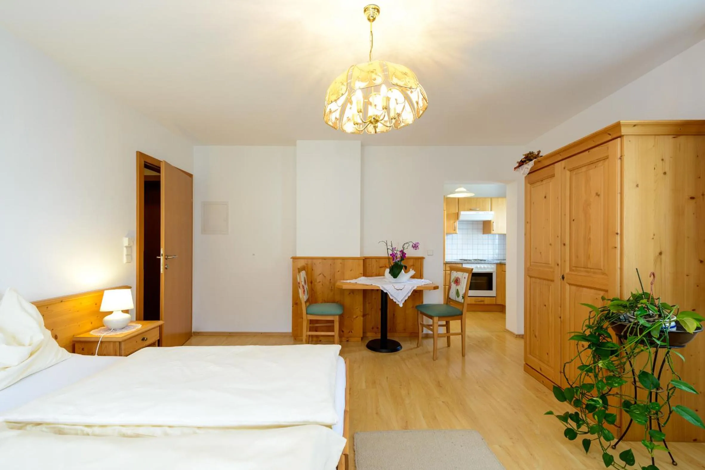 Photo of the whole room, Bed in Pension Hiesel-Villa Untersbergblick