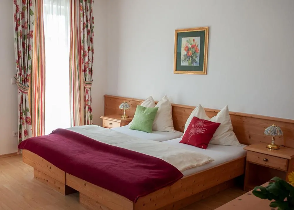 Bed in Pension Hiesel-Villa Untersbergblick