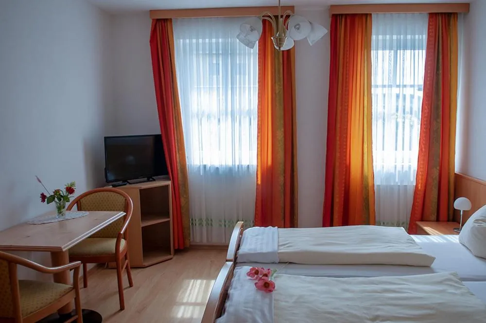 Bed in Pension Hiesel-Villa Untersbergblick