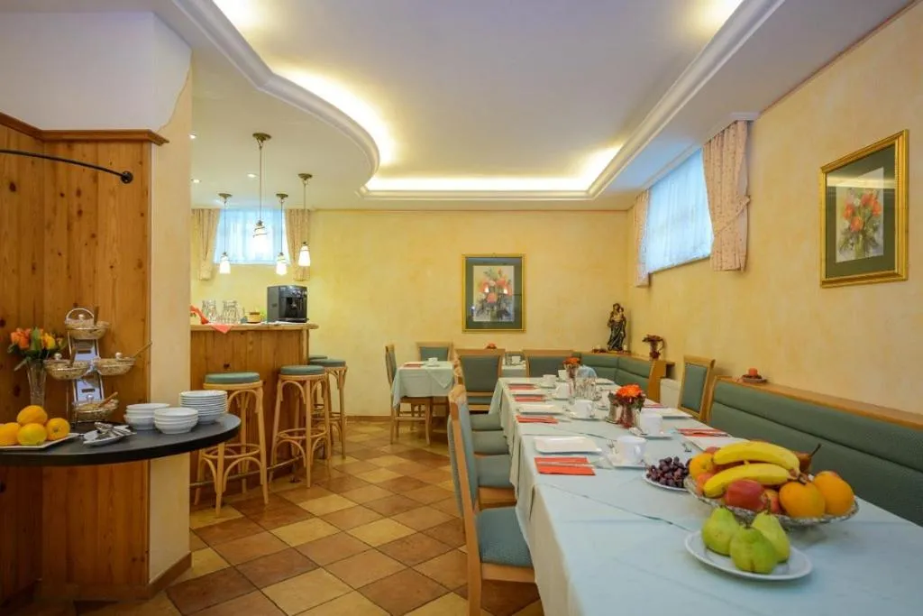Lounge or bar in Pension Hiesel-Villa Untersbergblick