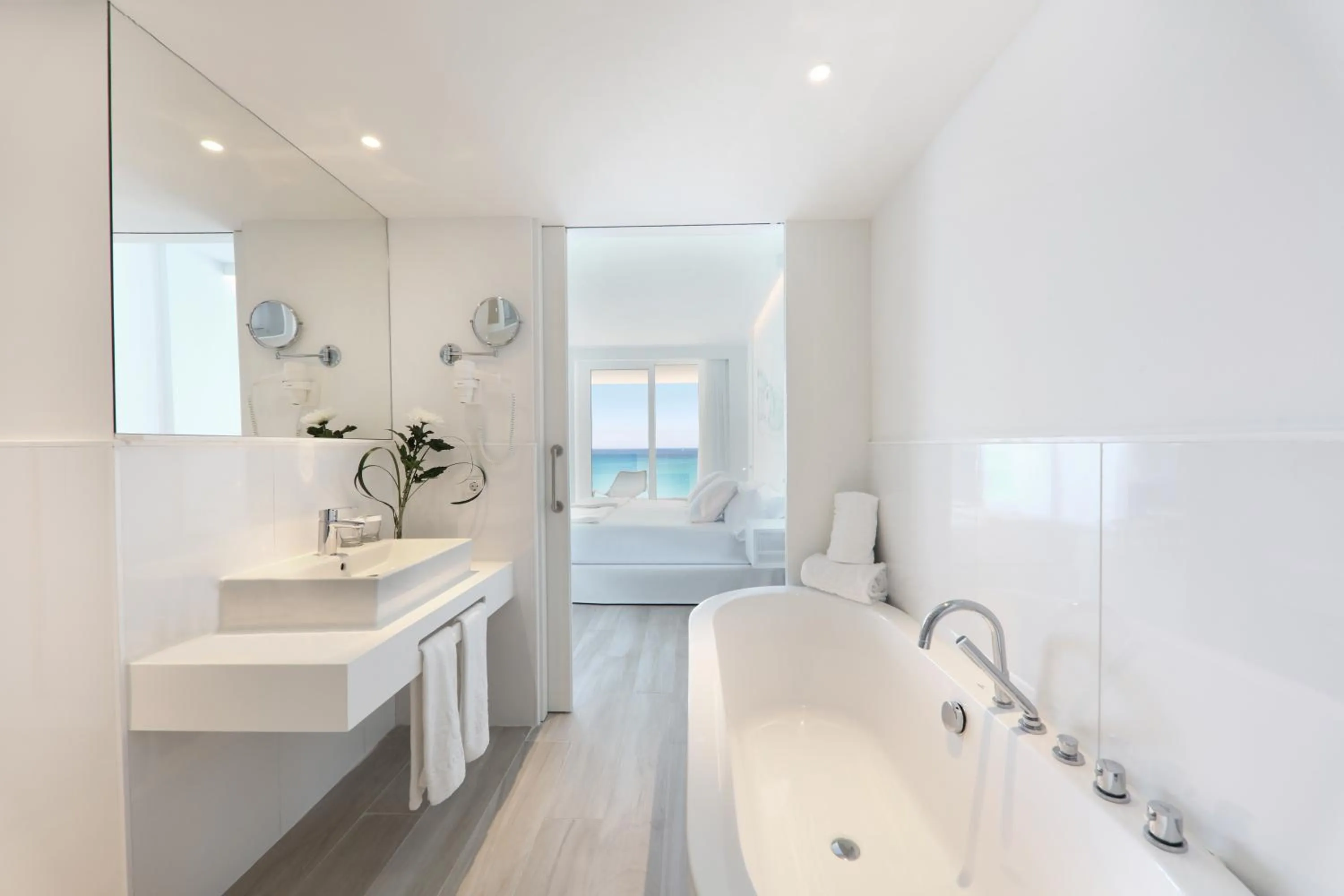 Bedroom in Iberostar Waves Bahía de Palma - Adults Only