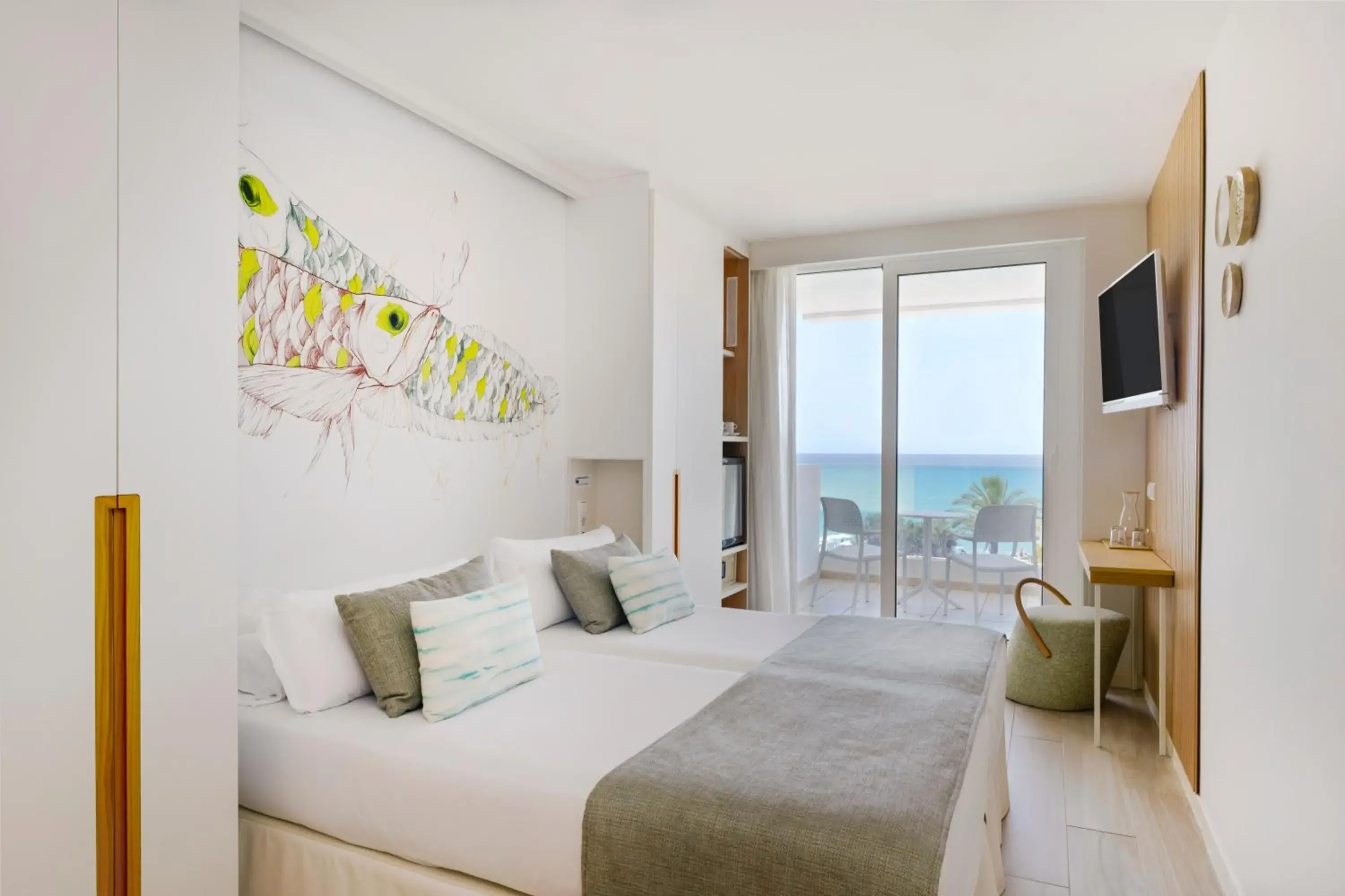 Bedroom, Bed in Iberostar Waves Bahía de Palma - Adults Only Bedroom, Bed in Iberostar Waves Bahía de Palma - Adults Only