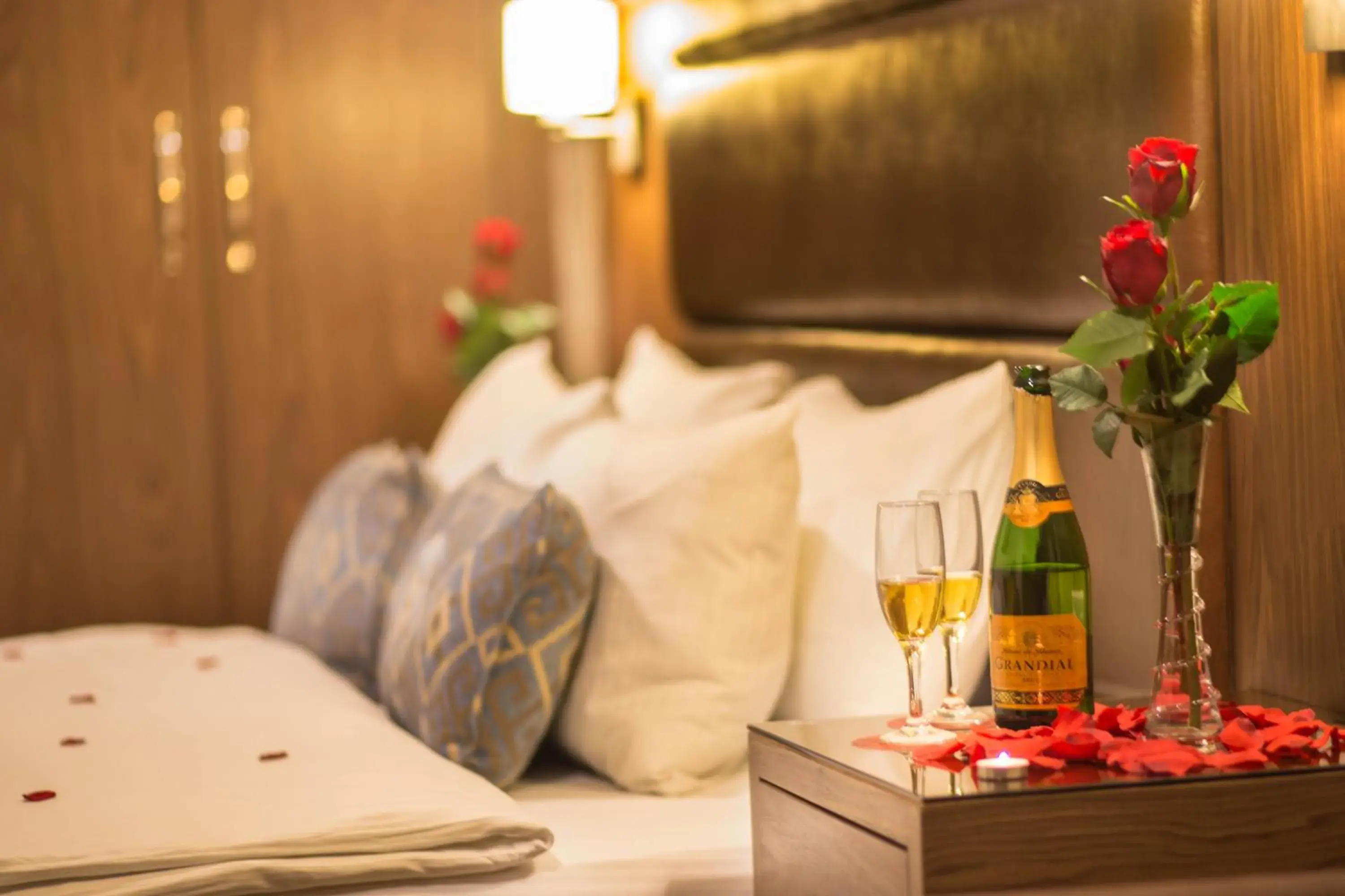 Drinks, Bed in Ankawa Royal Hotel & Spa Drinks, Bed in Ankawa Royal Hotel & Spa