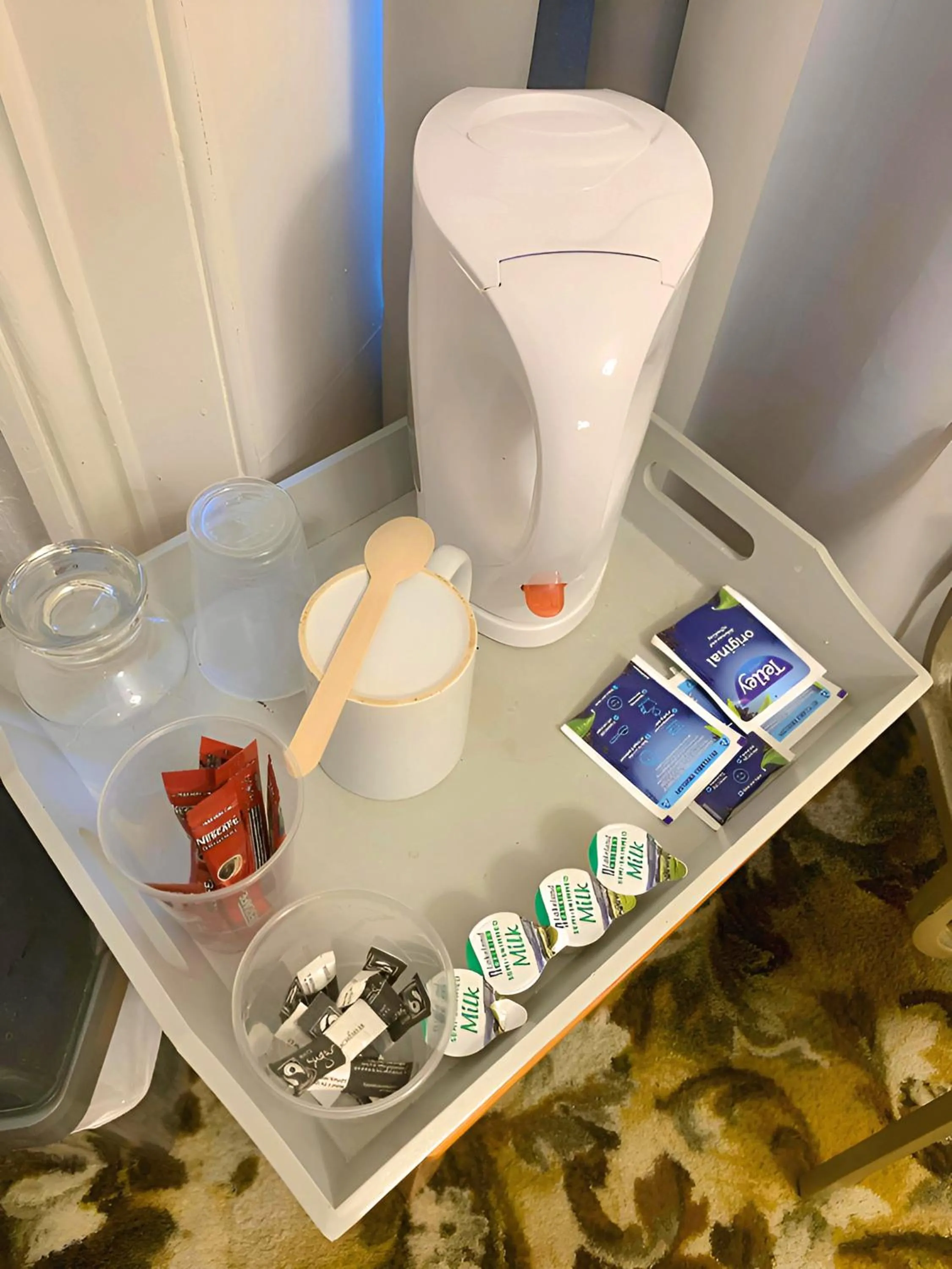 Coffee/tea facilities in Savoy Hotel