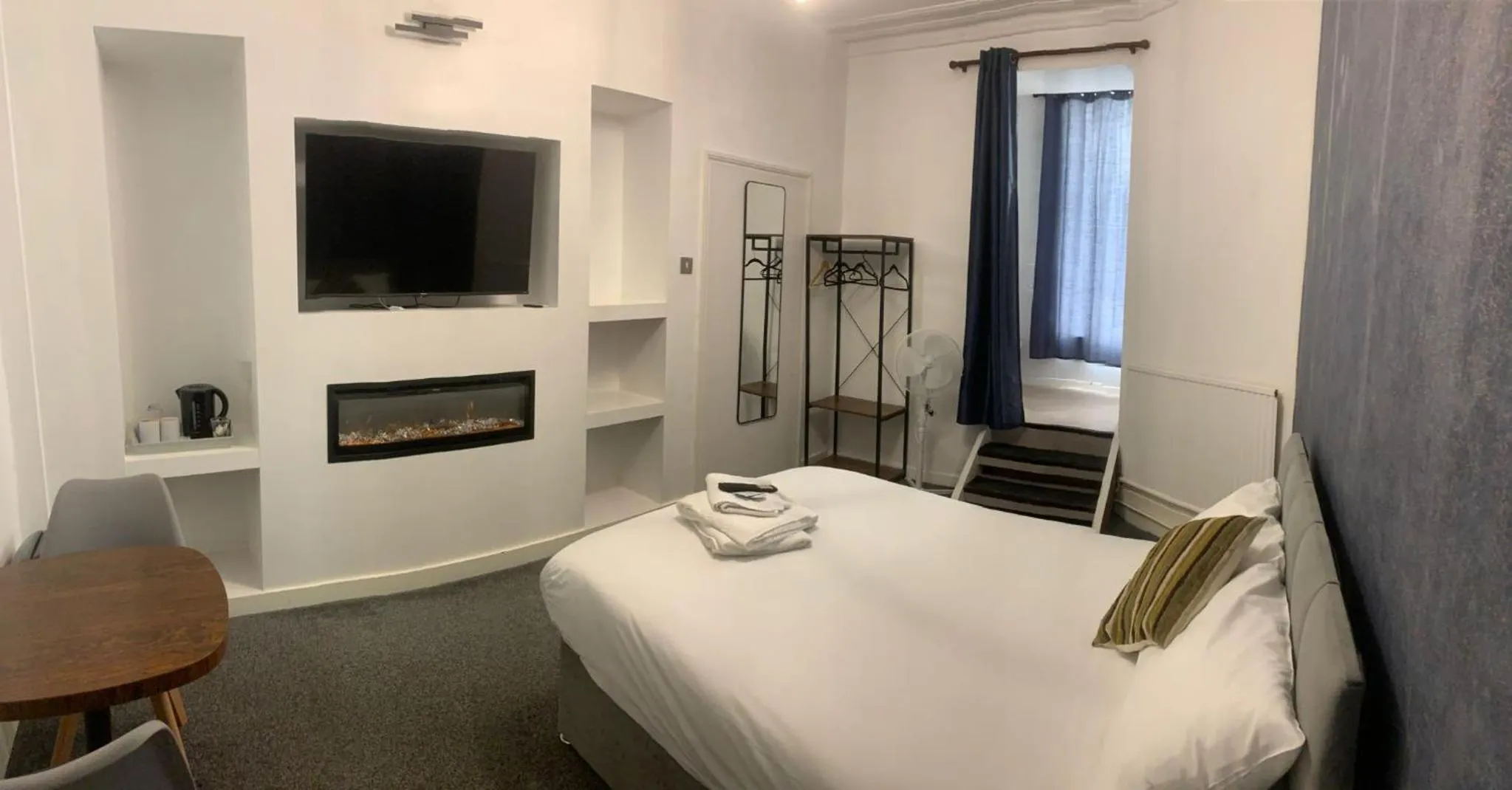 Bedroom, Bed in Savoy Hotel