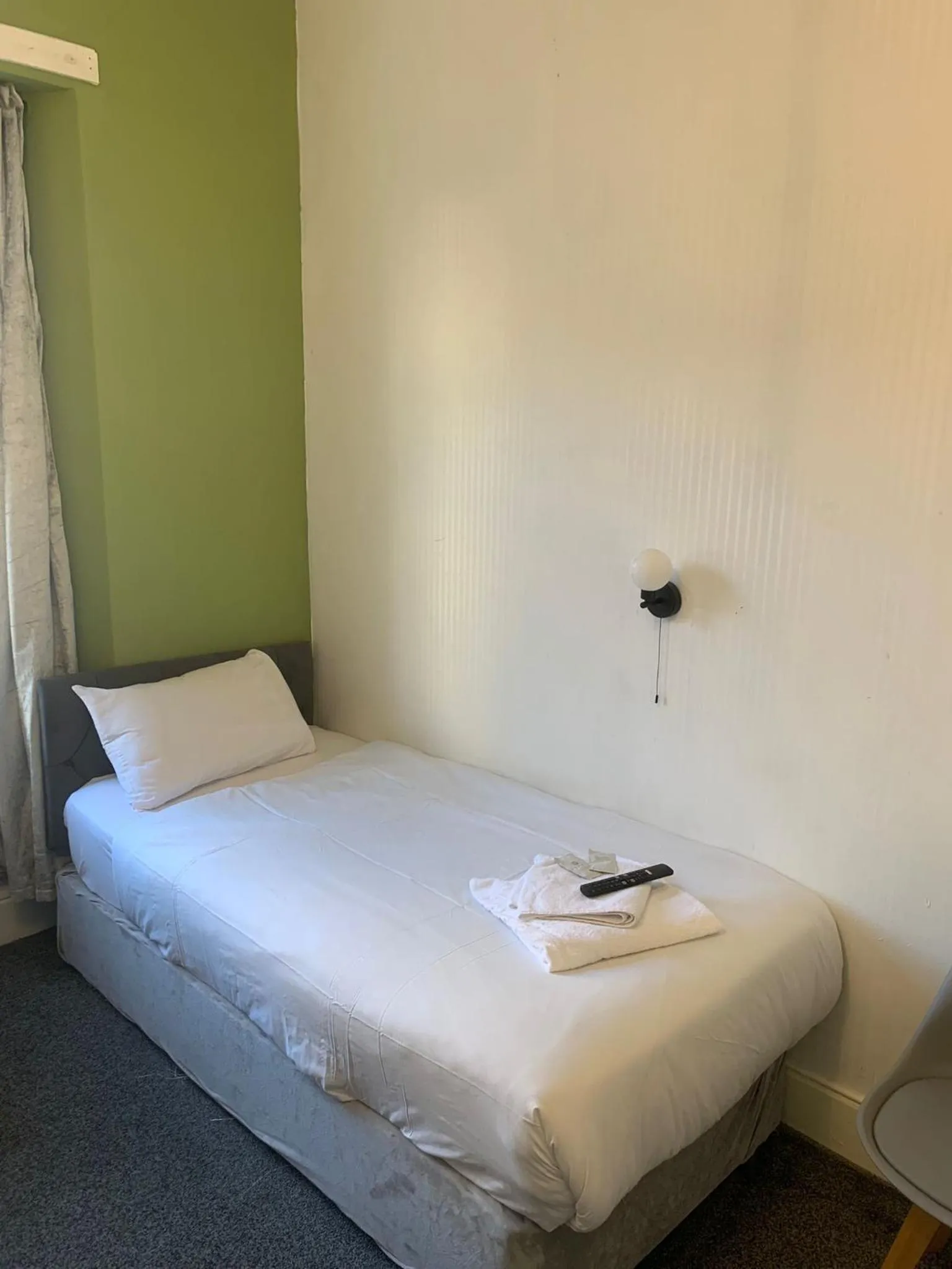 Bedroom, Bed in Savoy Hotel