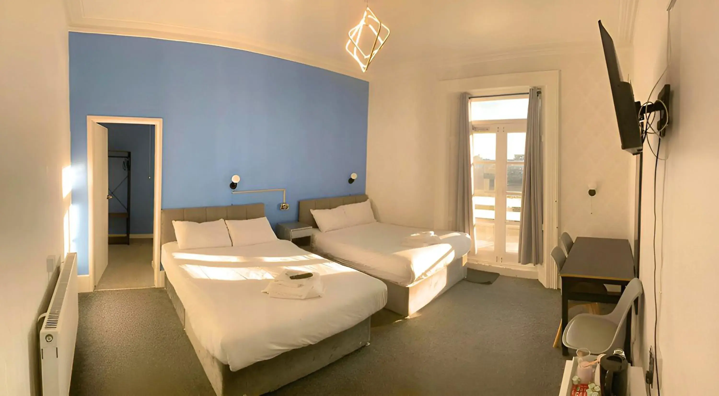 Bedroom, Bed in Savoy Hotel Bedroom, Bed in Savoy Hotel