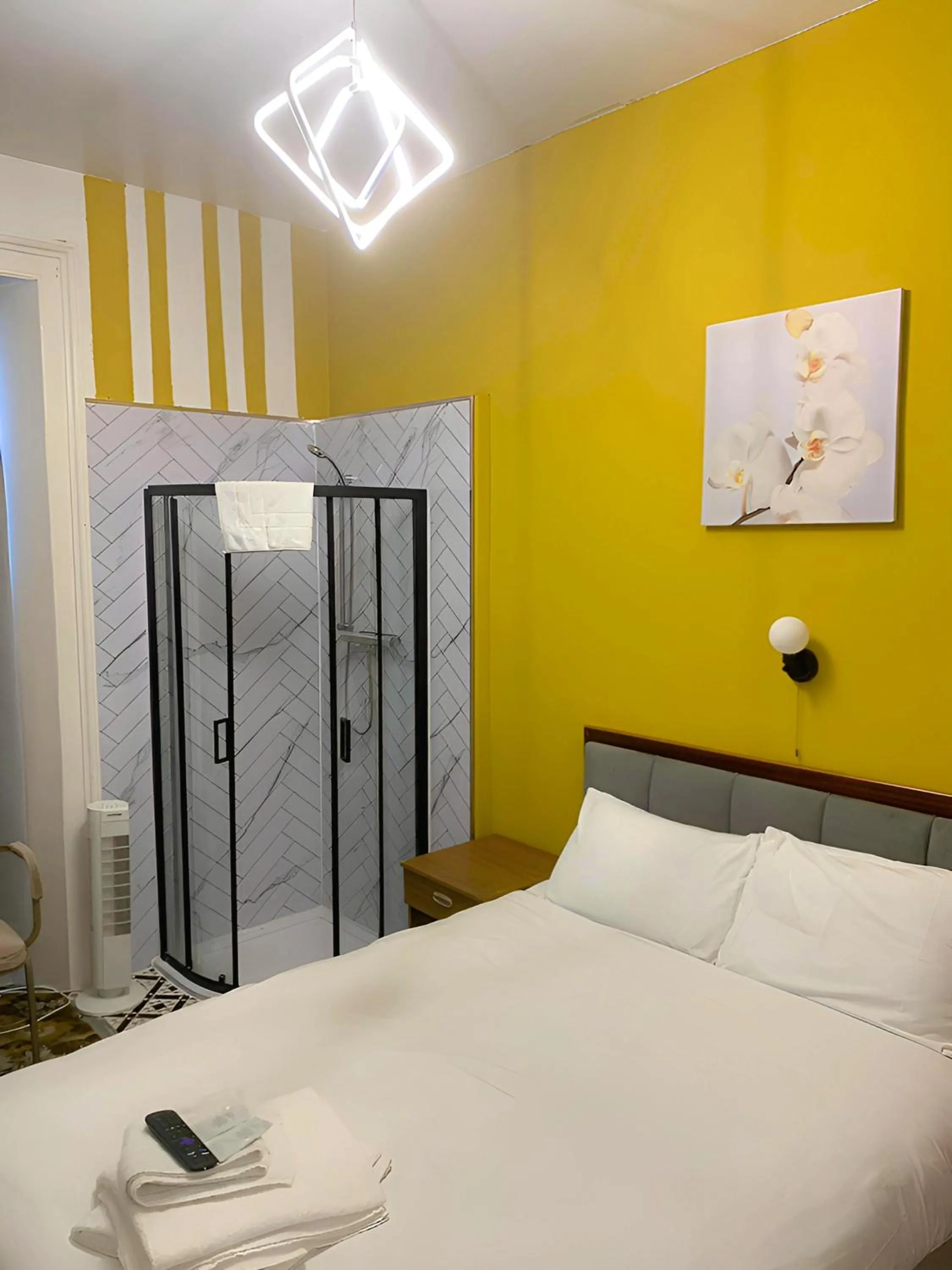 Bedroom, Bed in Savoy Hotel