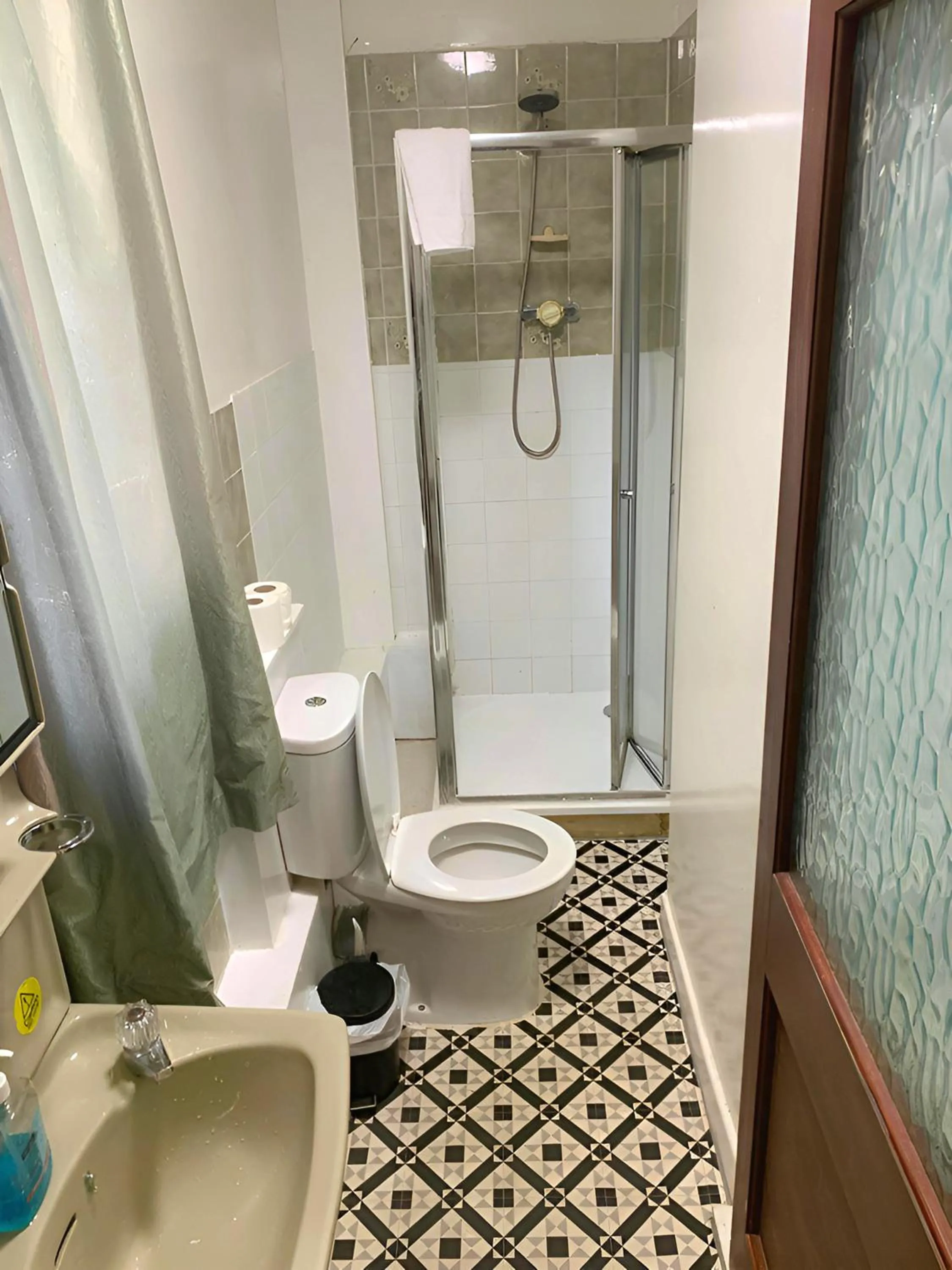 Shower in Savoy Hotel