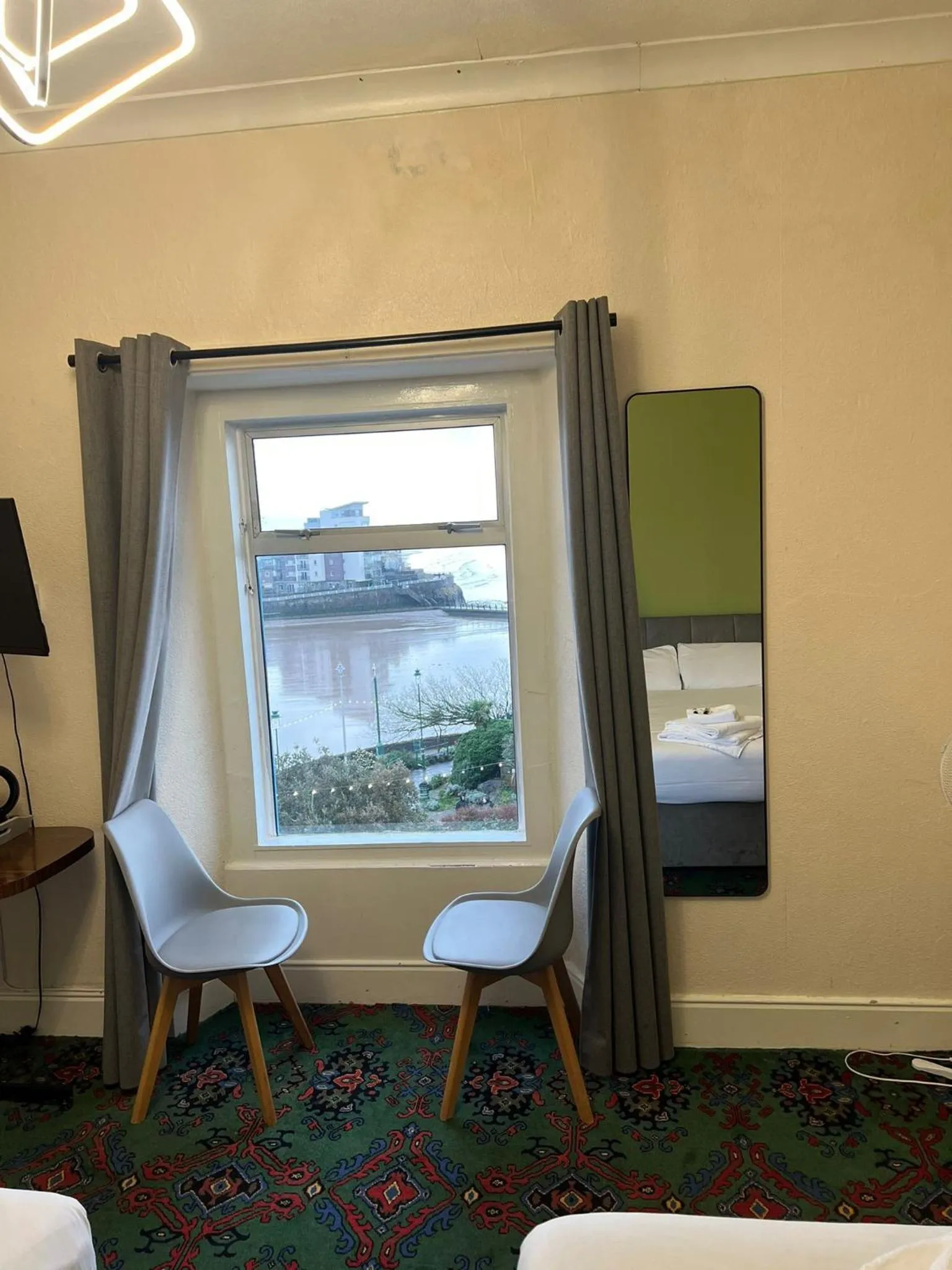 Bedroom, Bed in Savoy Hotel