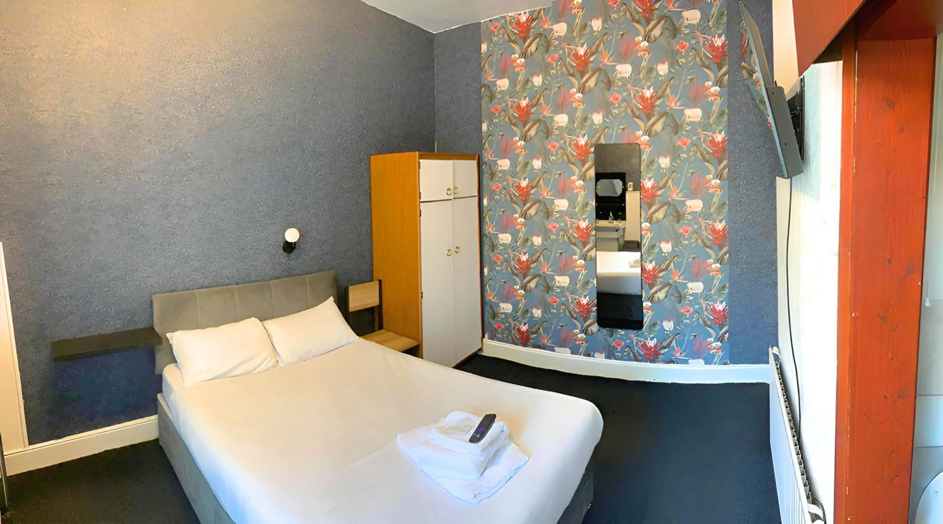 Bedroom, Bed in Savoy Hotel