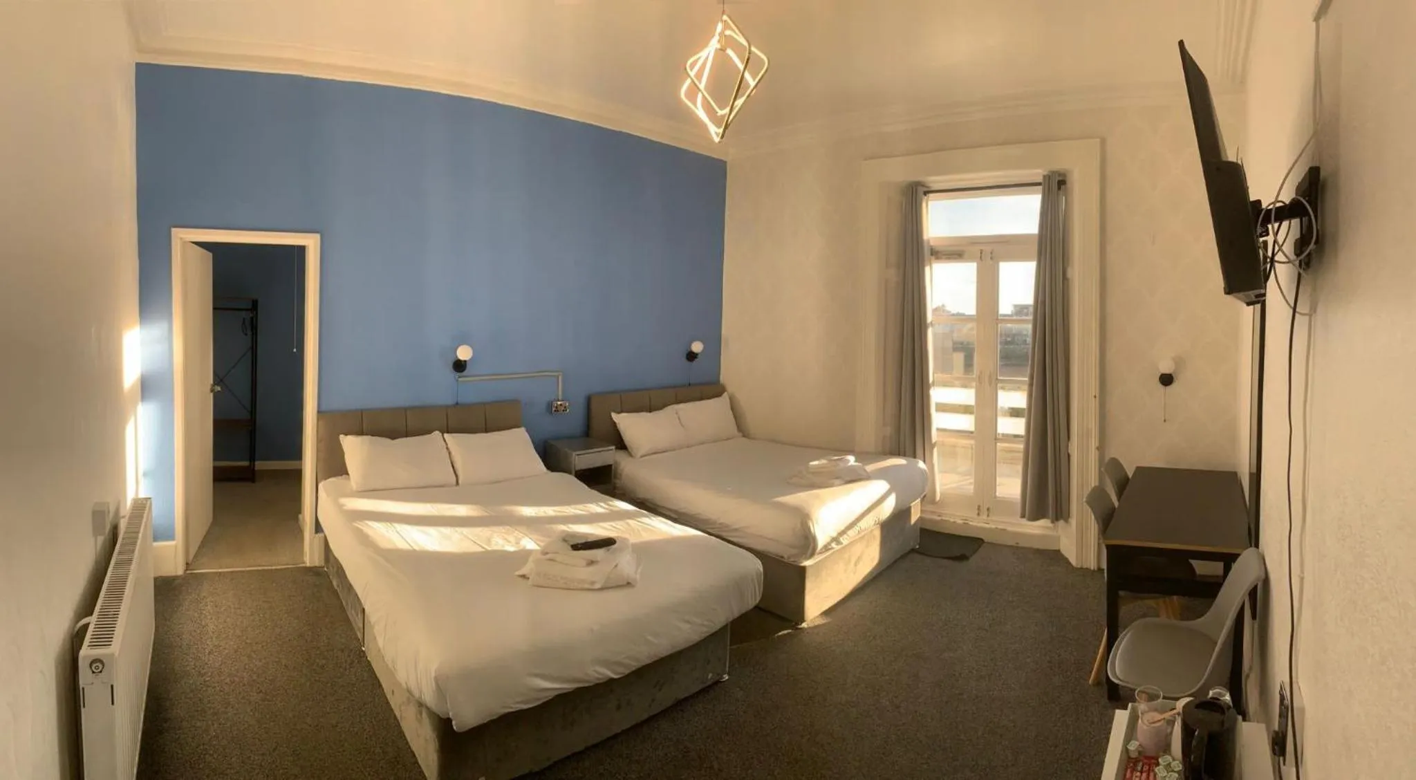 Bedroom, Bed in Savoy Hotel