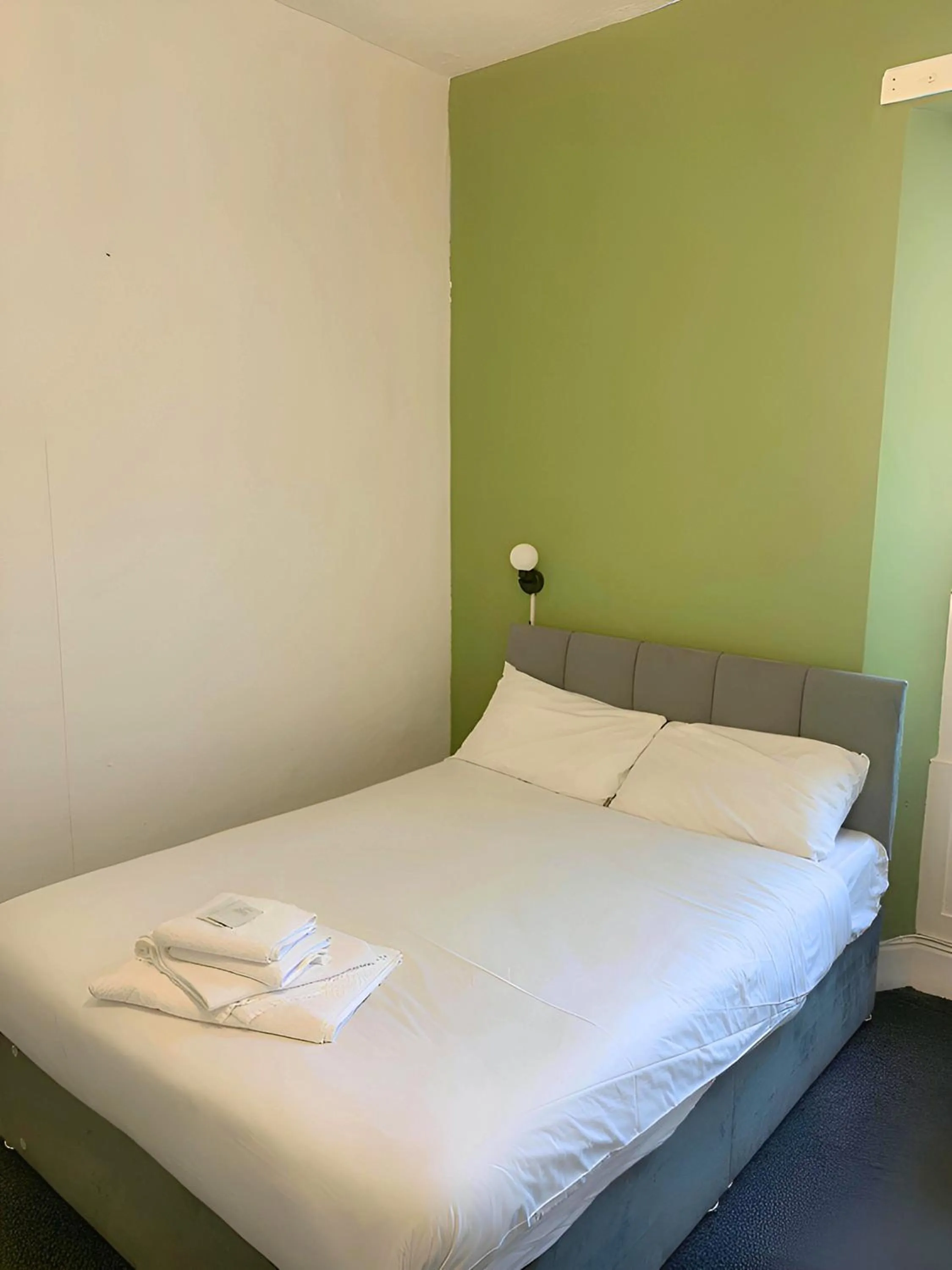 Bedroom, Bed in Savoy Hotel