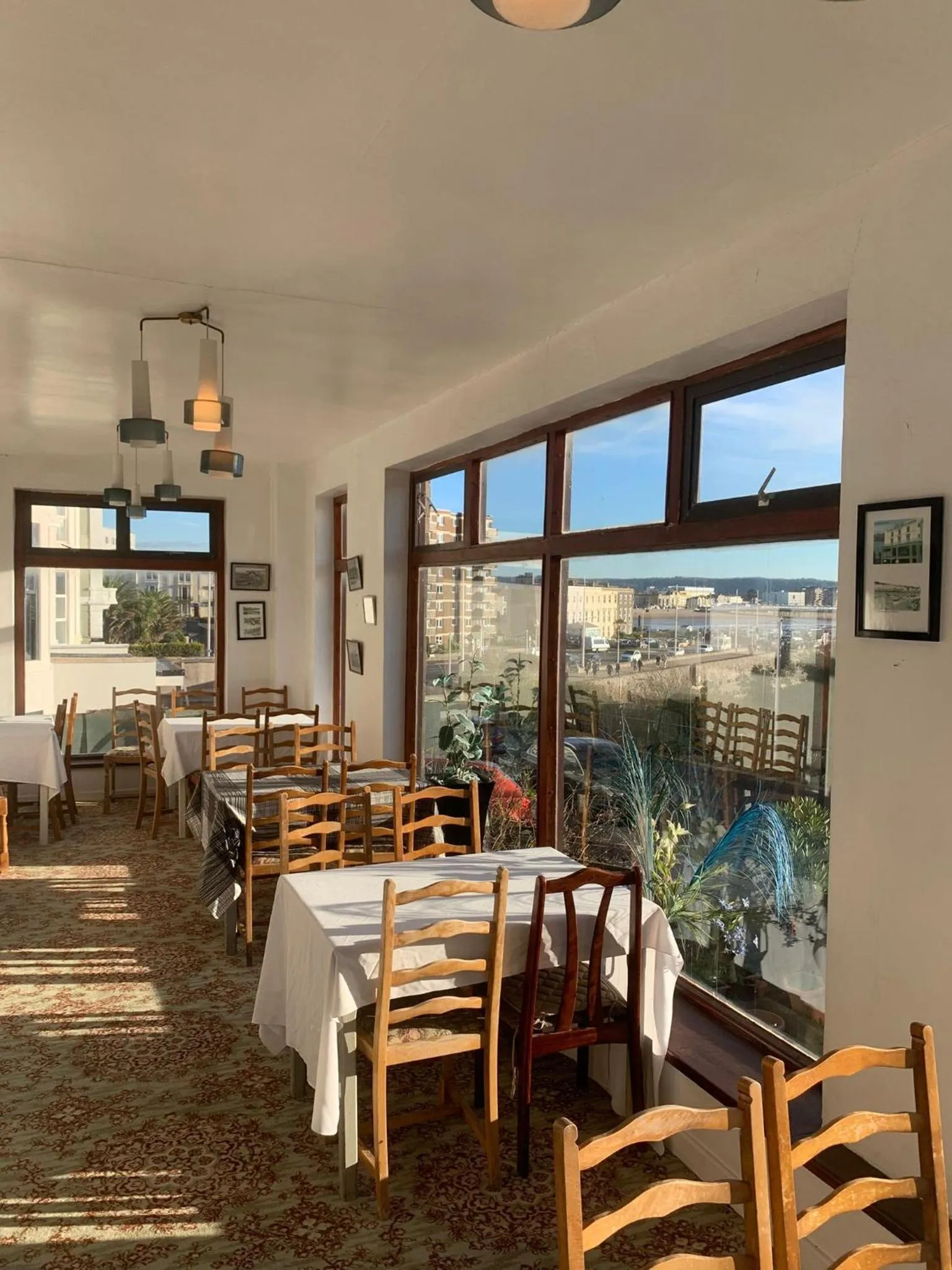 Restaurant/places to eat in Savoy Hotel