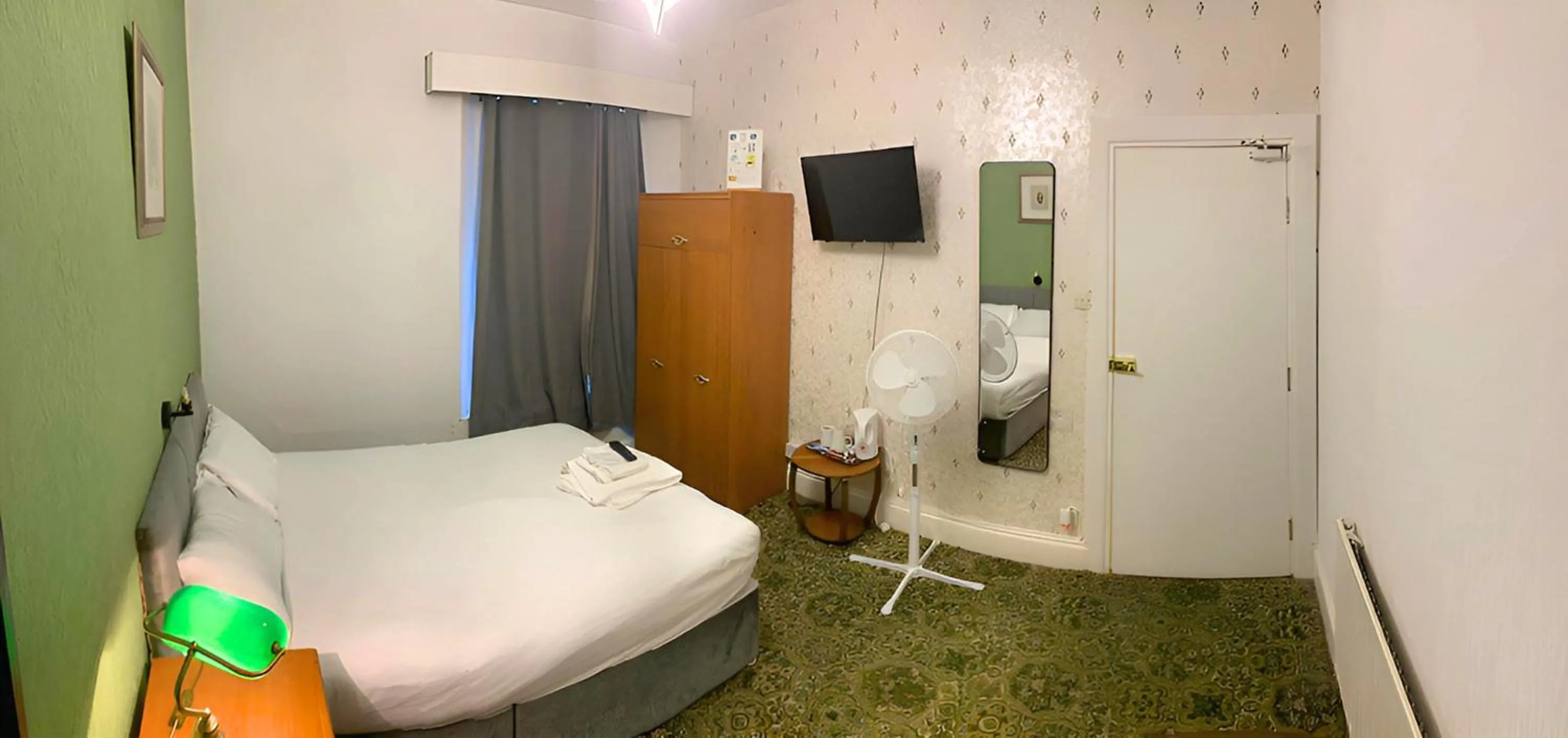 Bedroom, Bed in Savoy Hotel