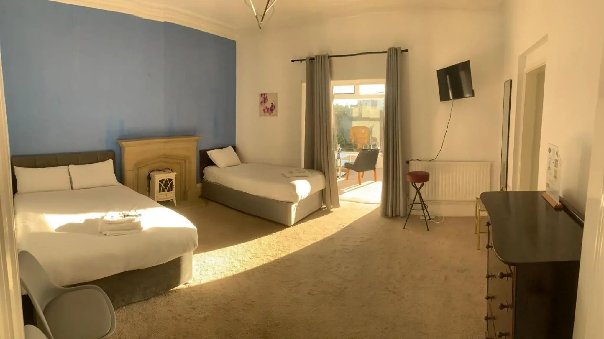 Bedroom, Bed in Savoy Hotel Bedroom, Bed in Savoy Hotel