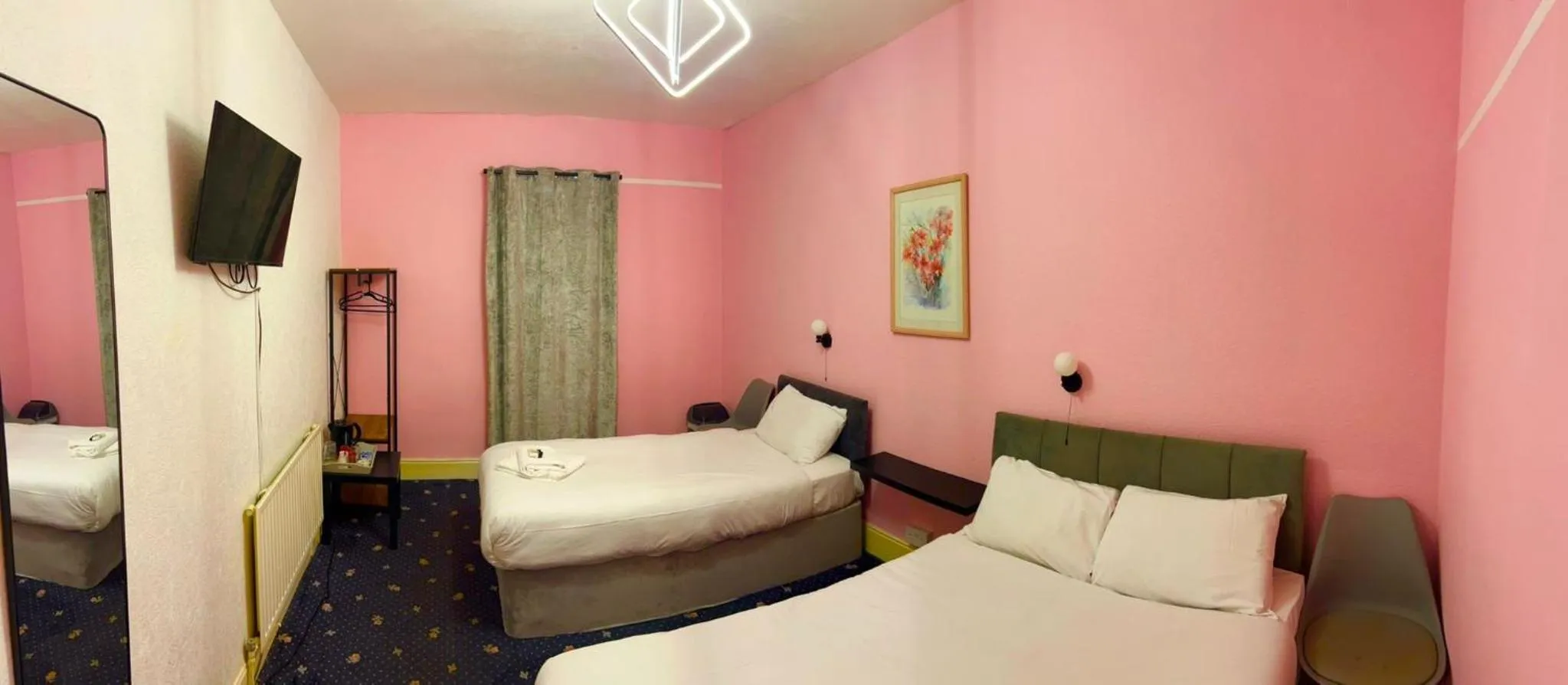 Bedroom, Bed in Savoy Hotel