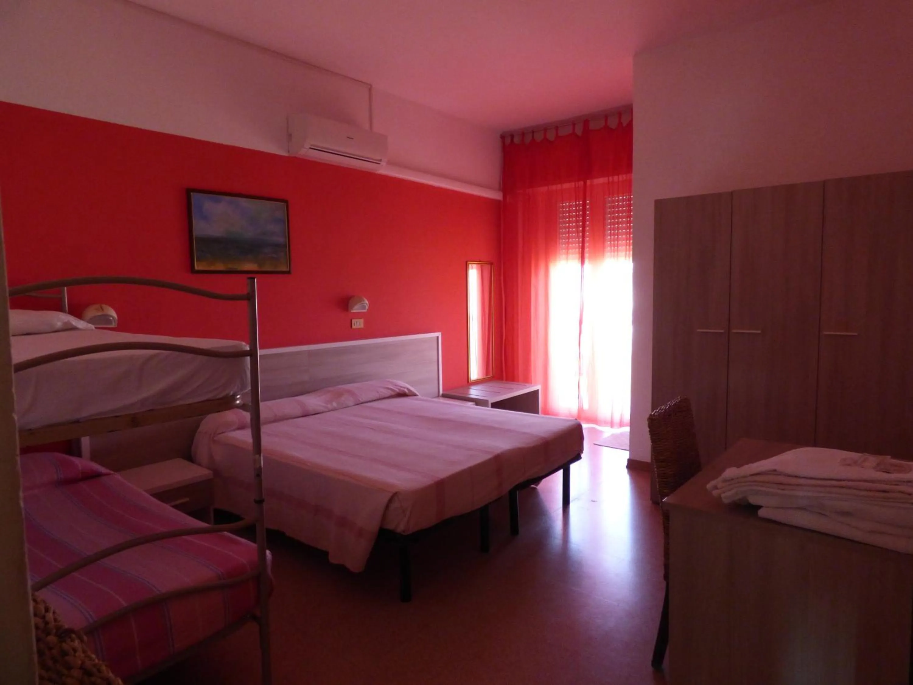 Photo of the whole room in Consul Hotel