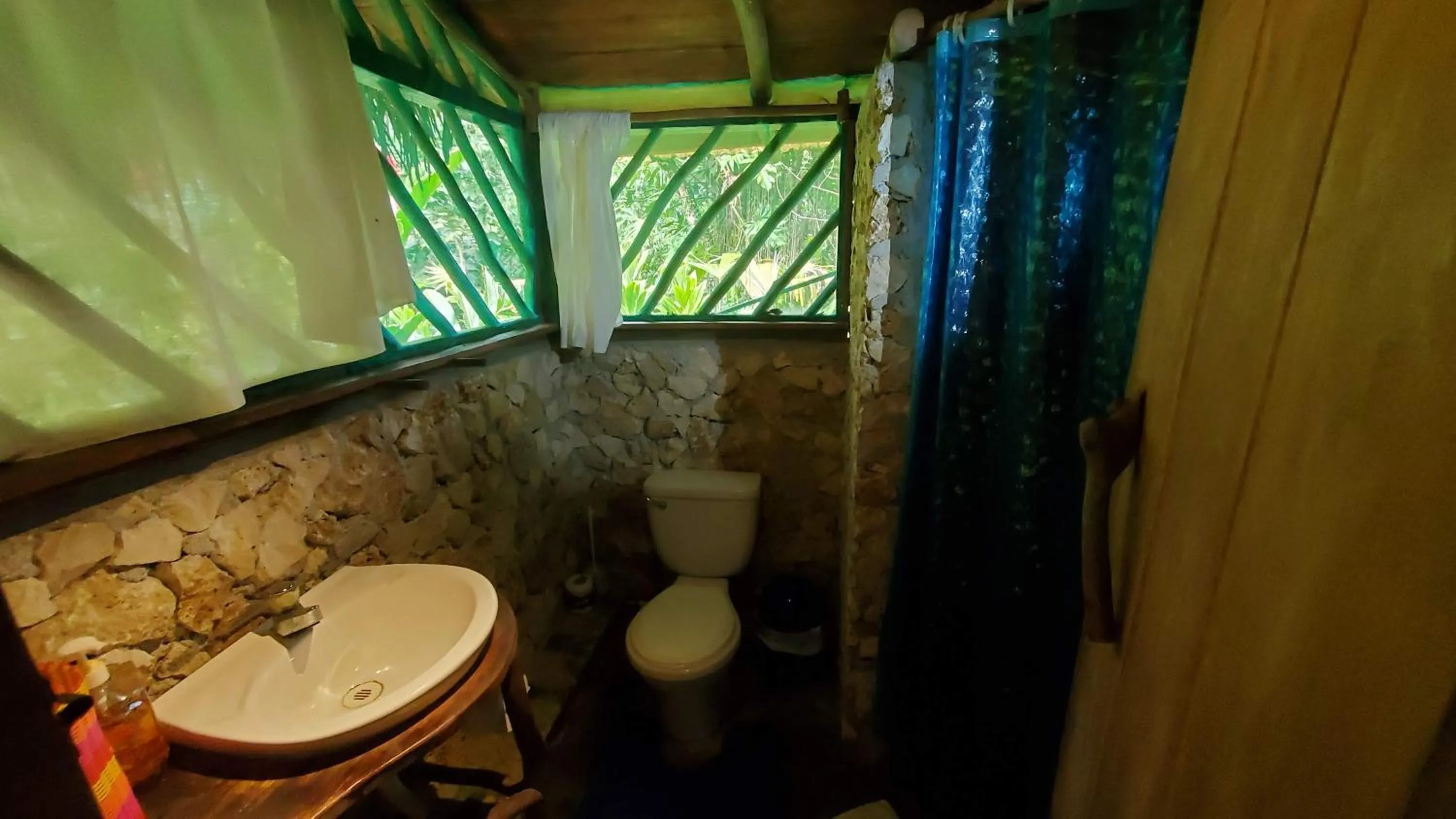 Bathroom in El Hotelito Perdido