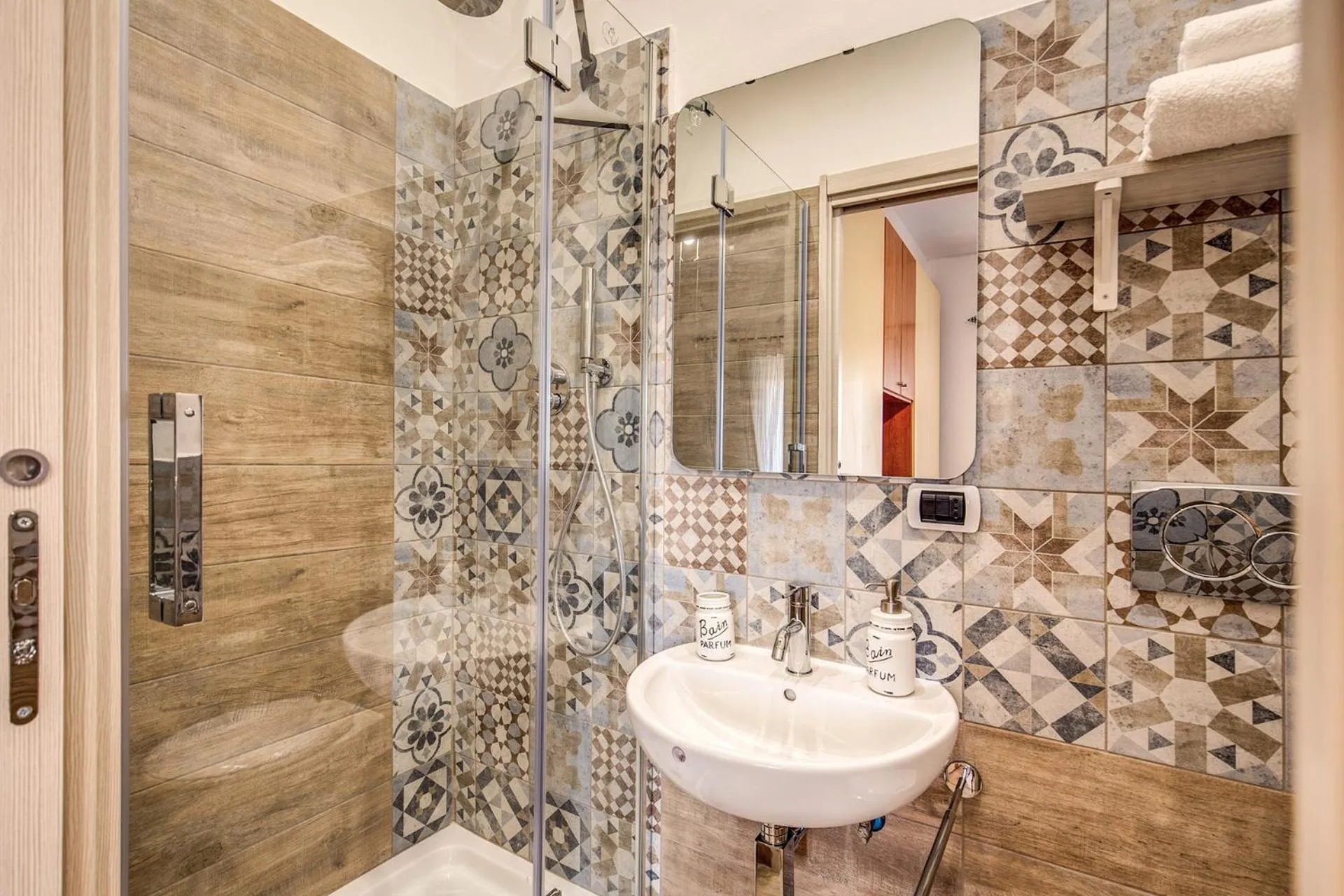 Shower in Seaside Rome