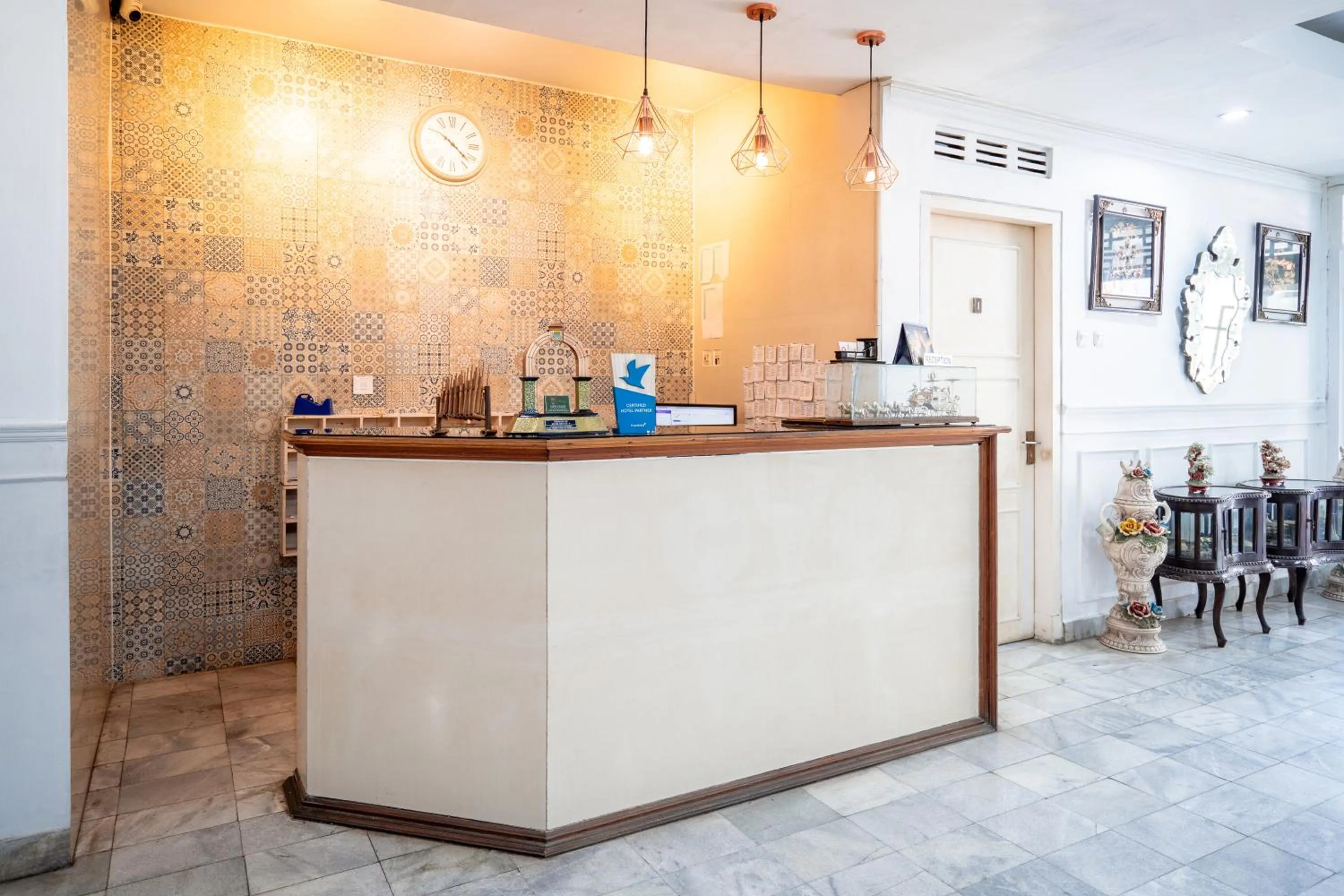 Lobby or reception in Rehat at Hotel Patradissa Stasiun Bandung