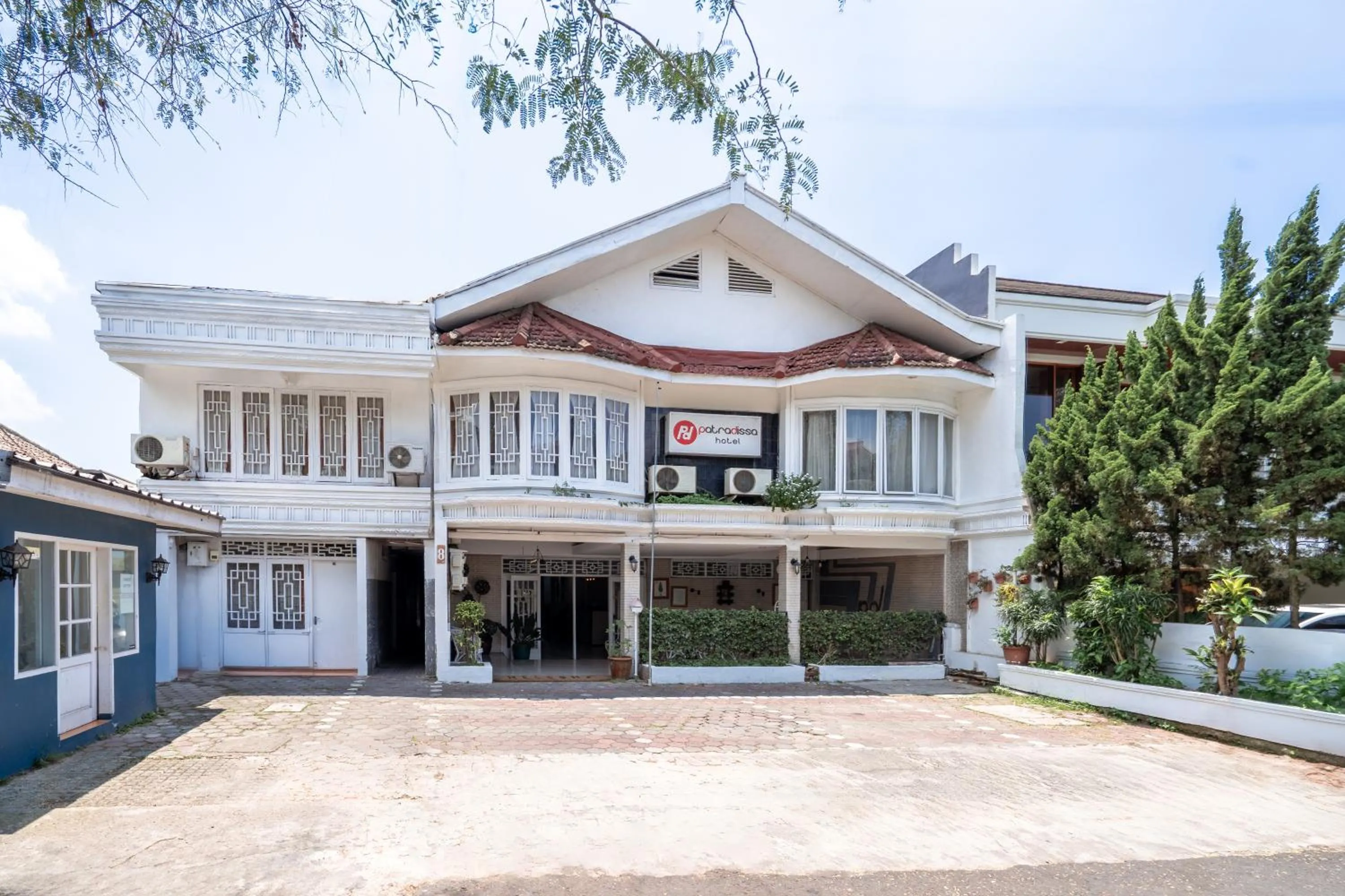 Property building in Rehat at Hotel Patradissa Stasiun Bandung