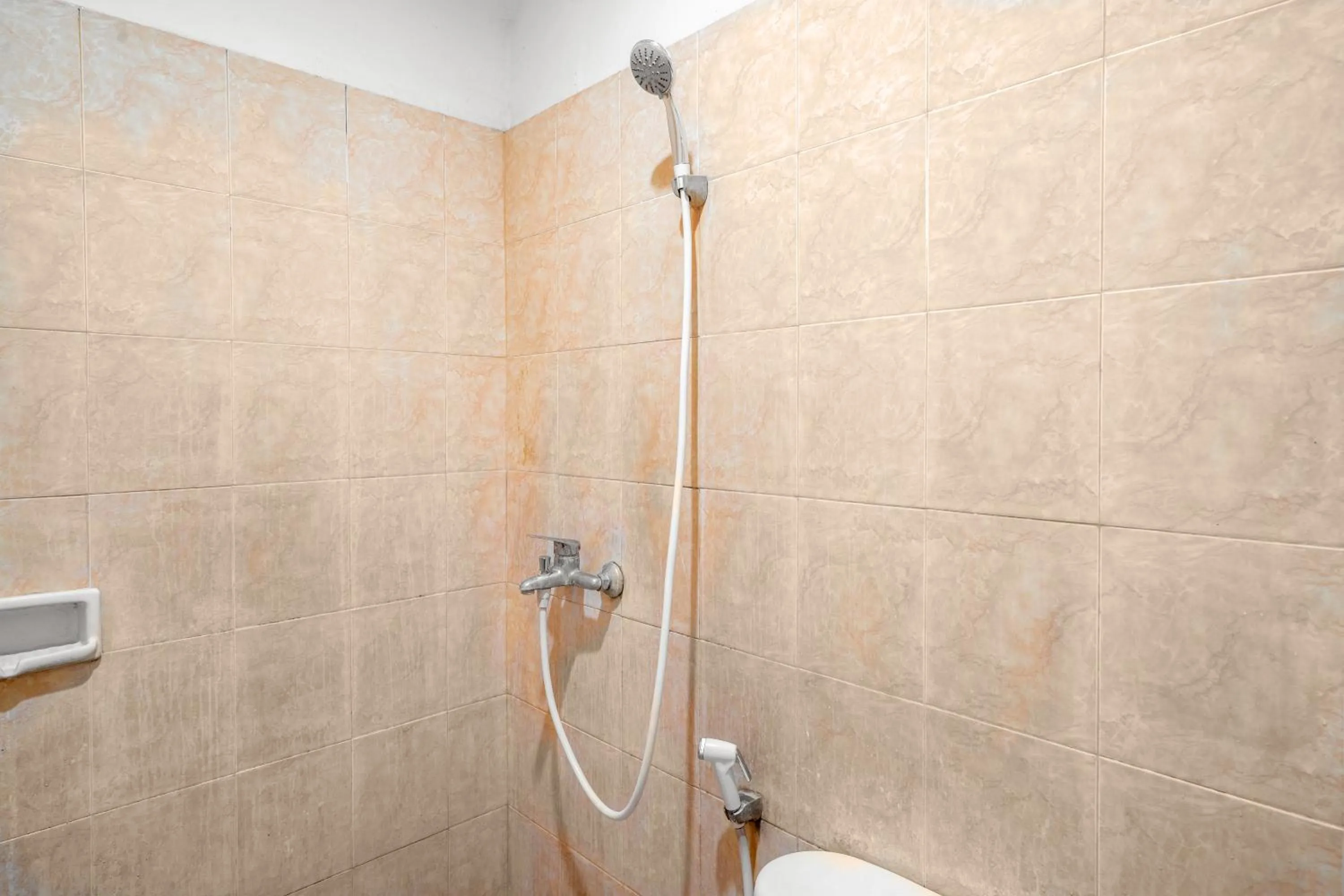 Shower in Rehat at Hotel Patradissa Stasiun Bandung