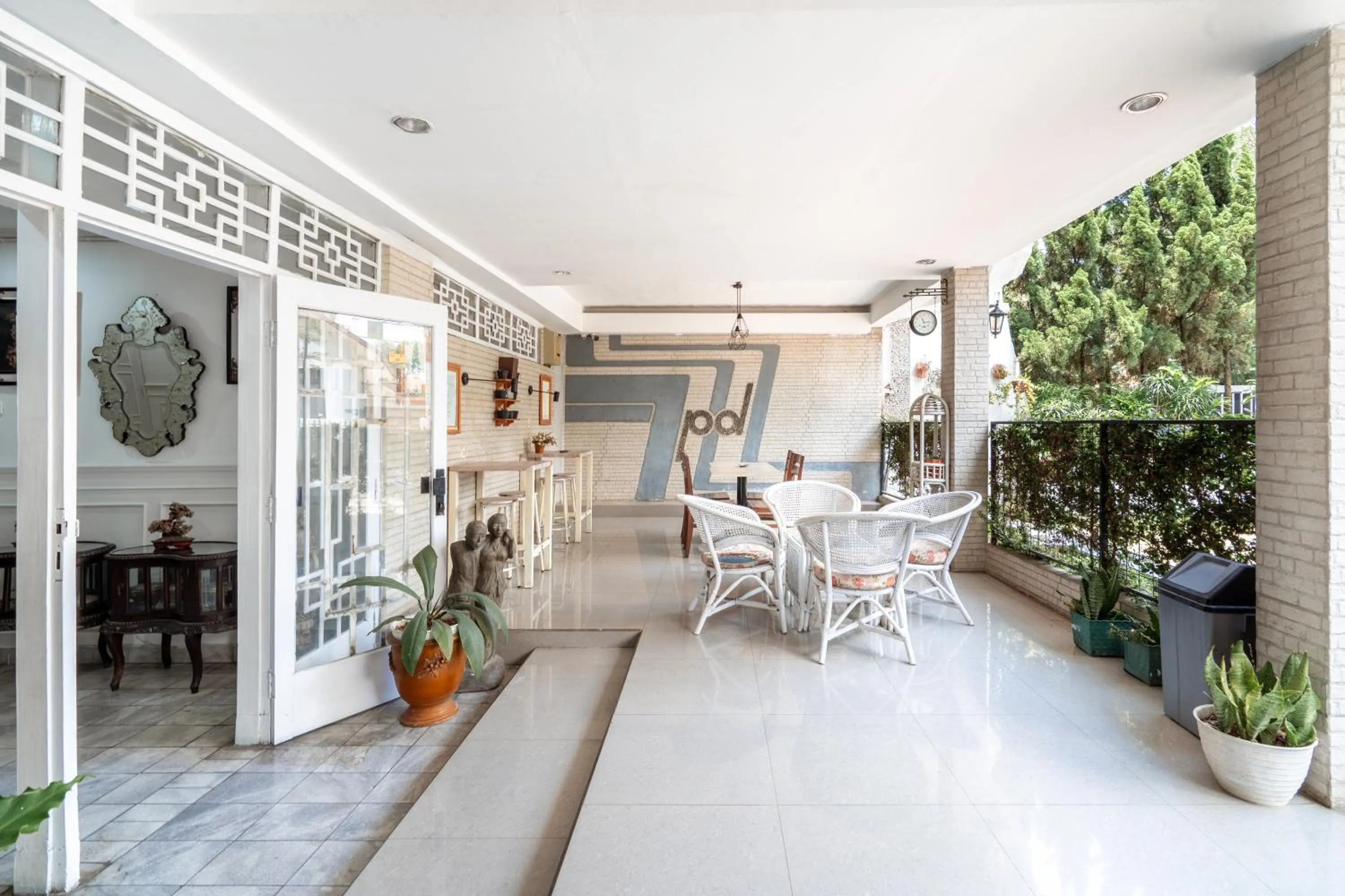 Area and facilities in Rehat at Hotel Patradissa Stasiun Bandung