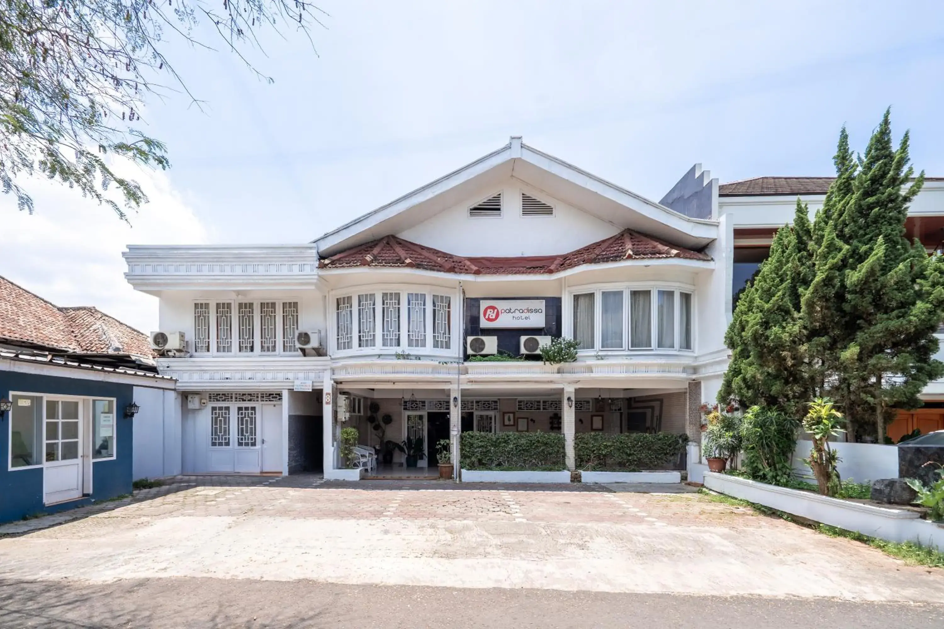 Property building in Rehat at Hotel Patradissa Stasiun Bandung Property building in Rehat at Hotel Patradissa Stasiun Bandung