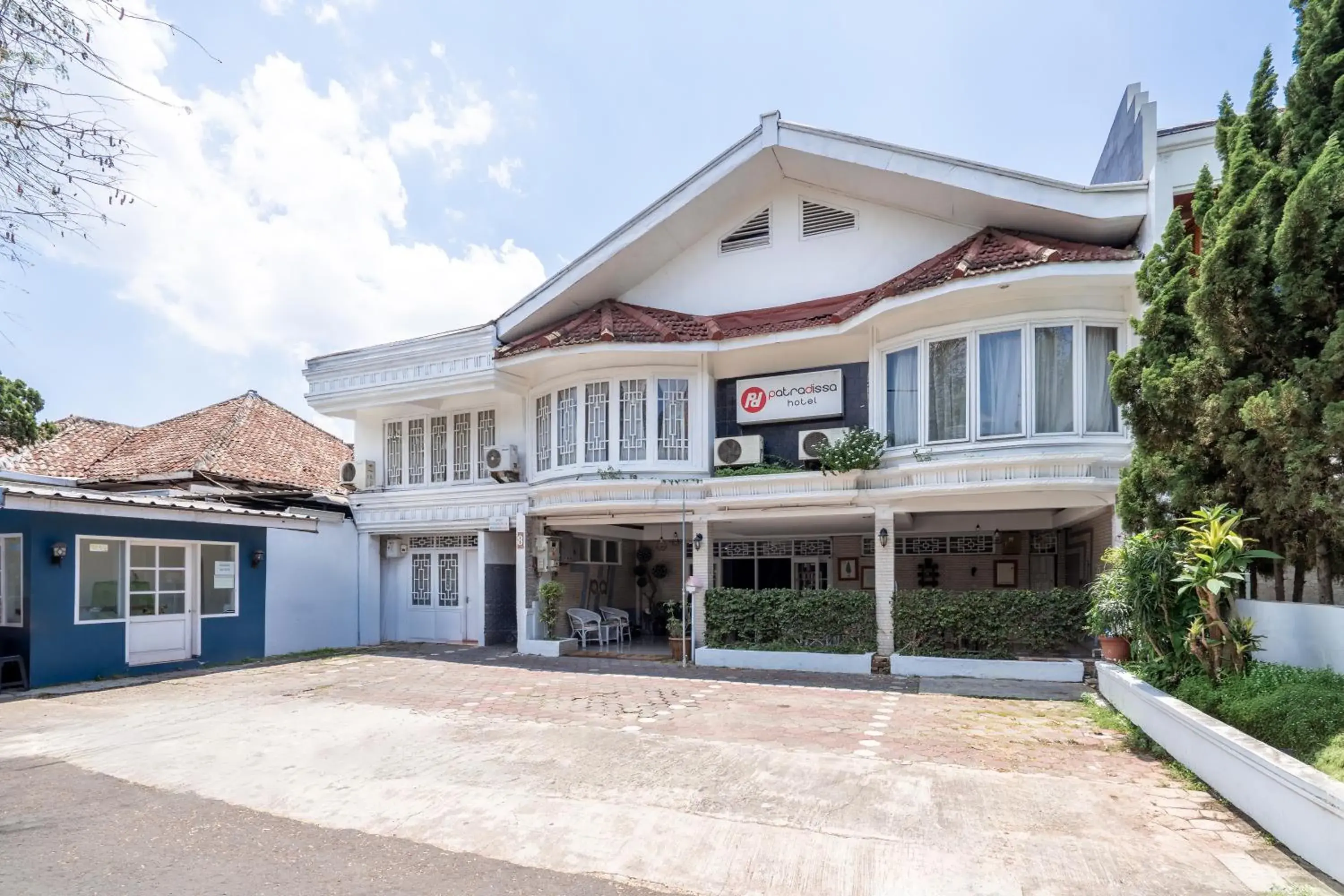 Property building in Rehat at Hotel Patradissa Stasiun Bandung Property building in Rehat at Hotel Patradissa Stasiun Bandung