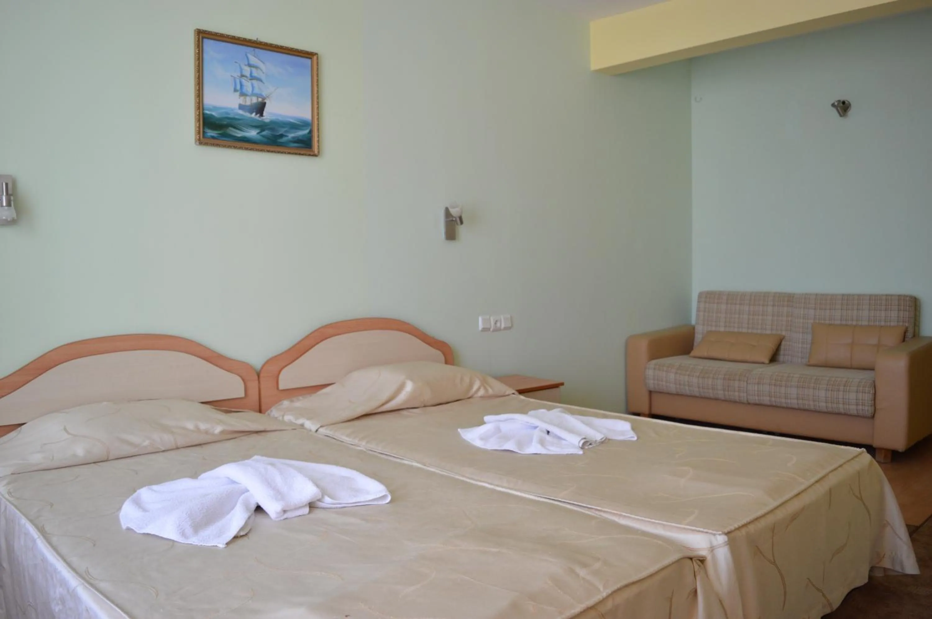 Bed in Family Hotel Coral