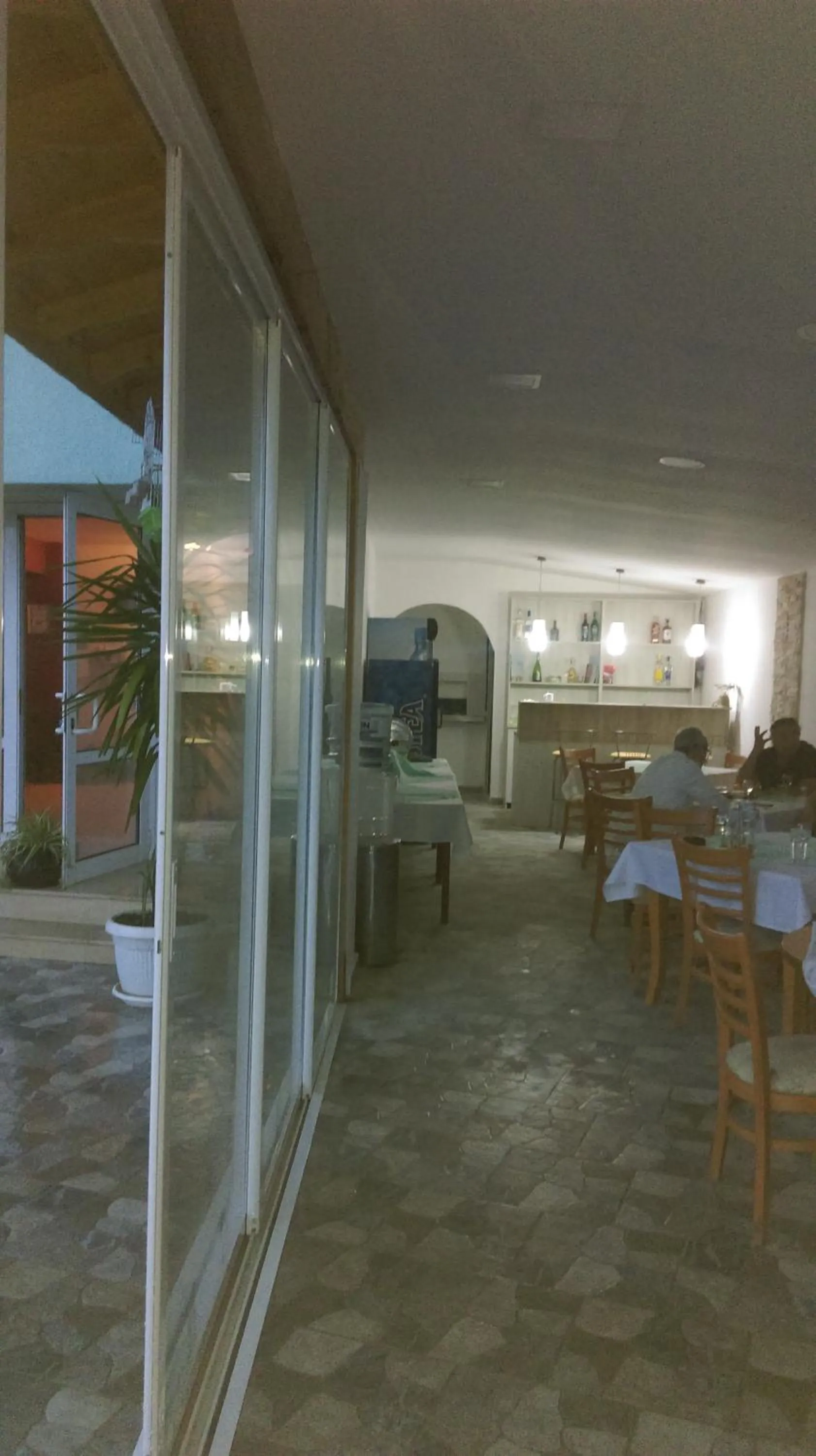 Restaurant/places to eat in Family Hotel Coral