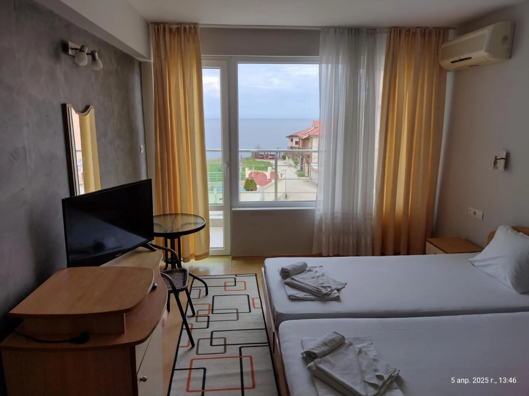 Day, Bed in Family Hotel Coral