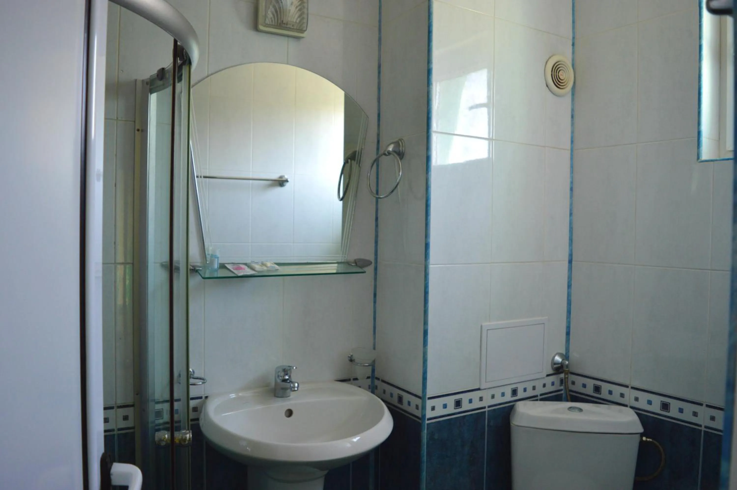 Bathroom in Family Hotel Coral