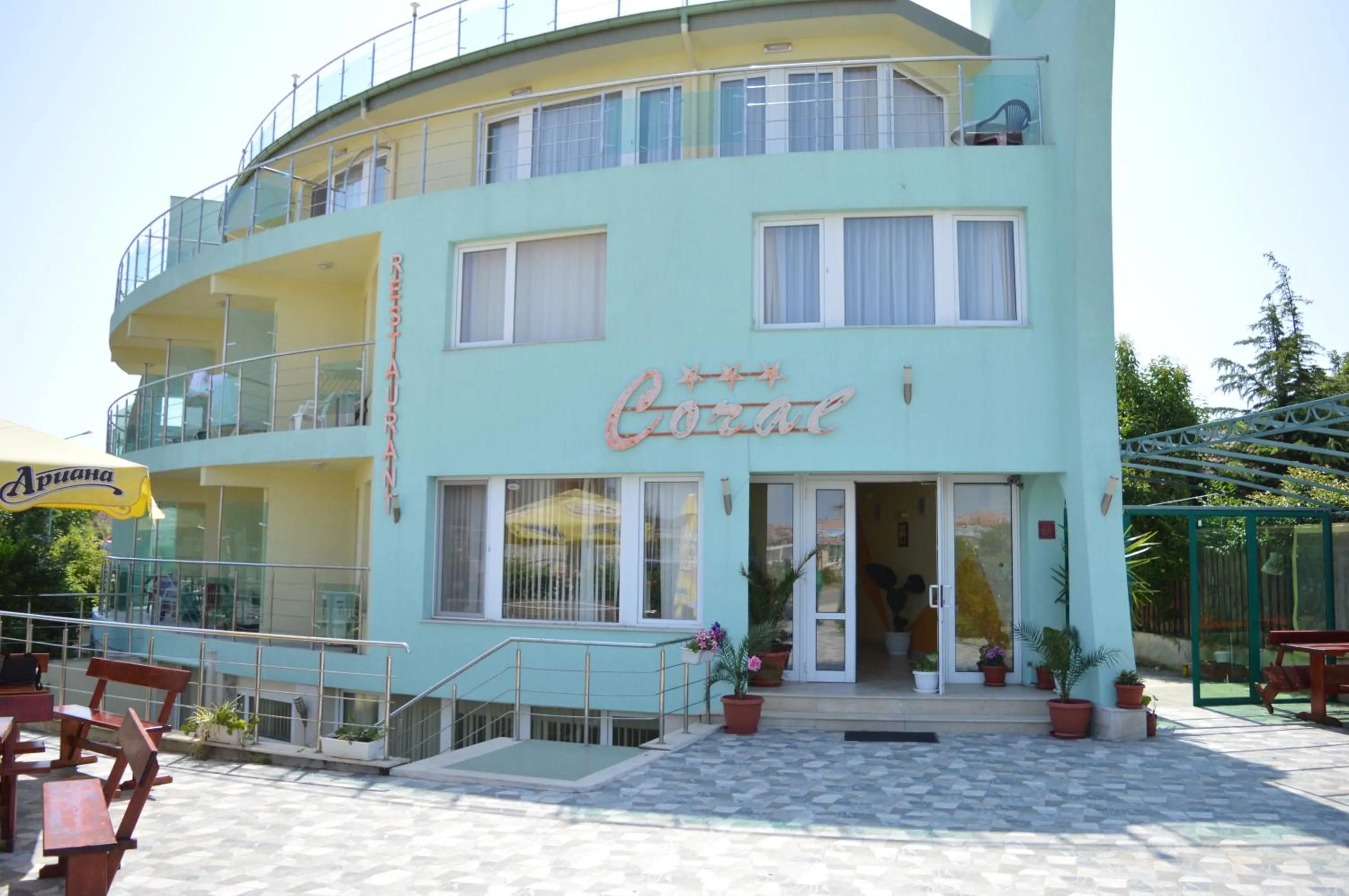 Facade/entrance in Family Hotel Coral