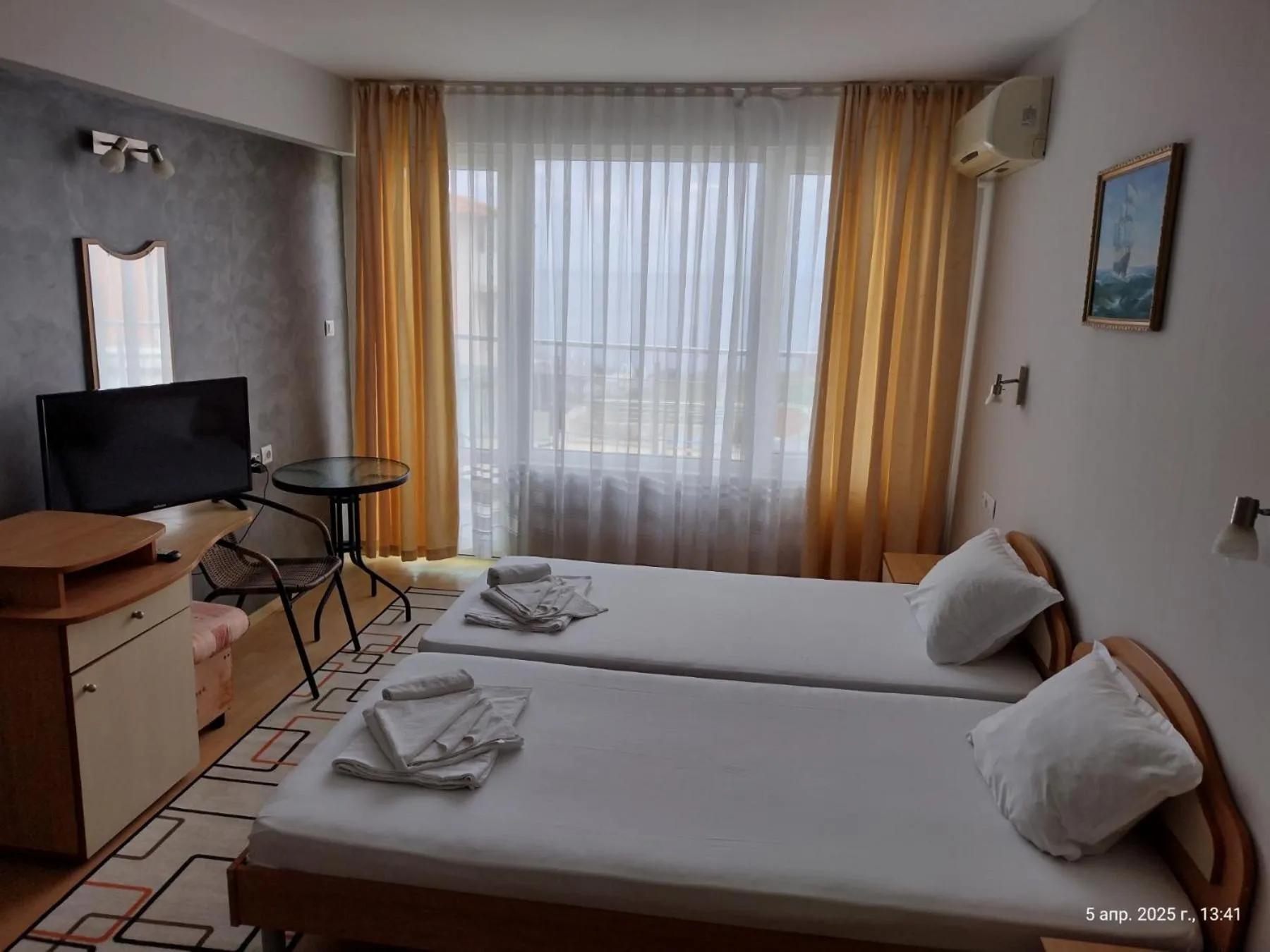 Photo of the whole room, Bed in Family Hotel Coral