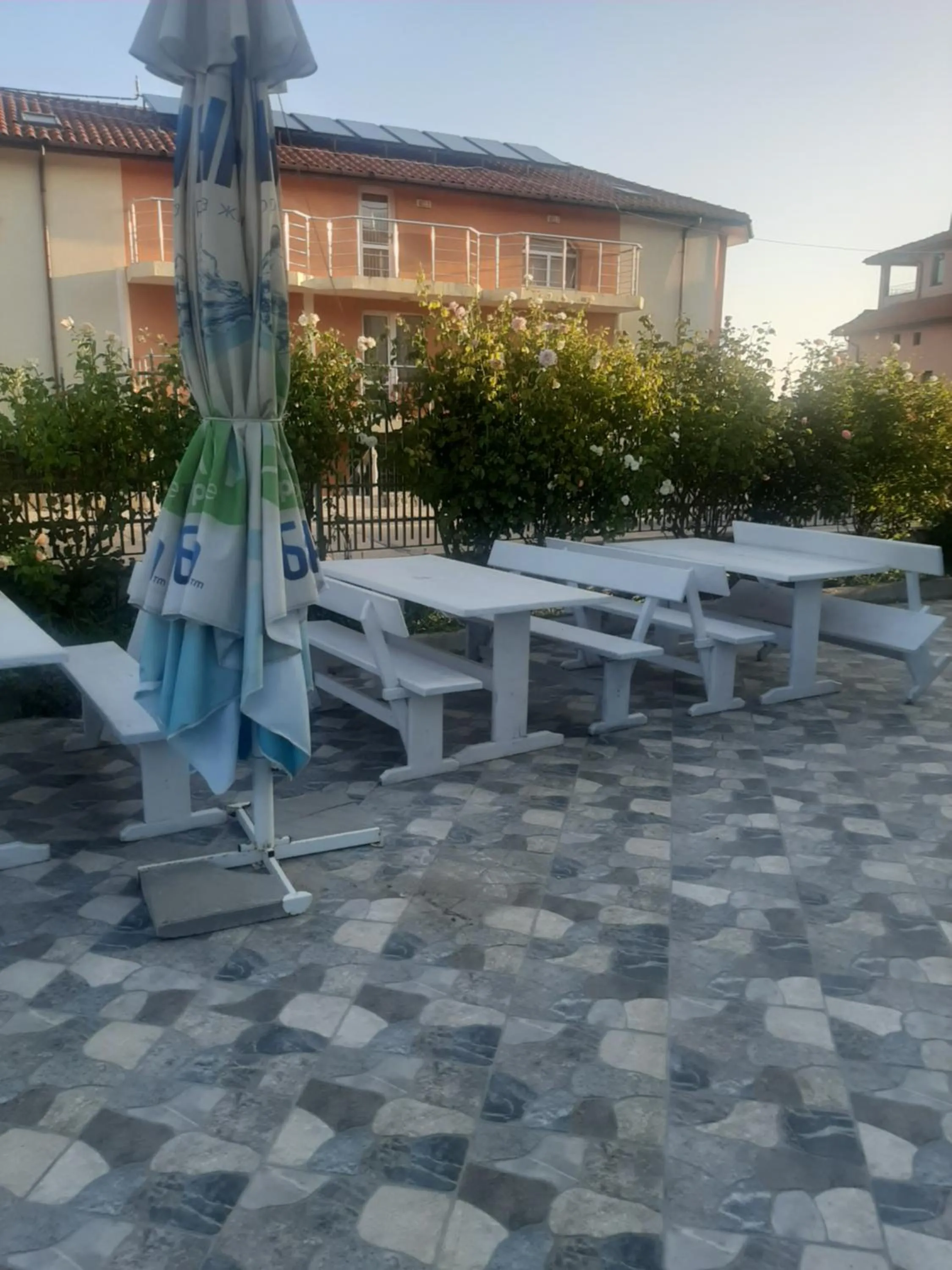 Restaurant/places to eat in Family Hotel Coral